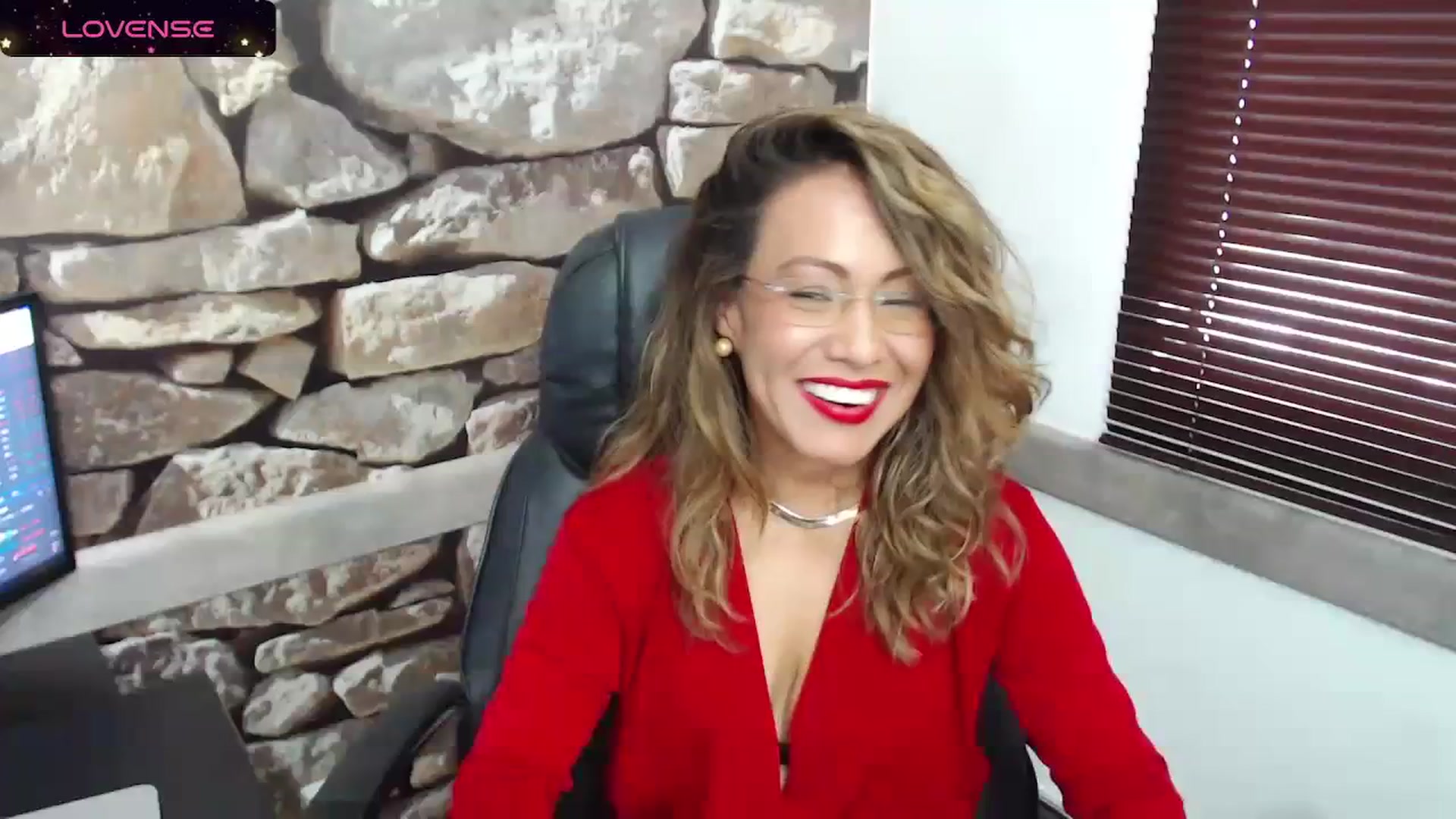 Gallery image thumbnail from office_secret's myfreecams stream on, 12/29/2023, 19:04 image 1 of 20