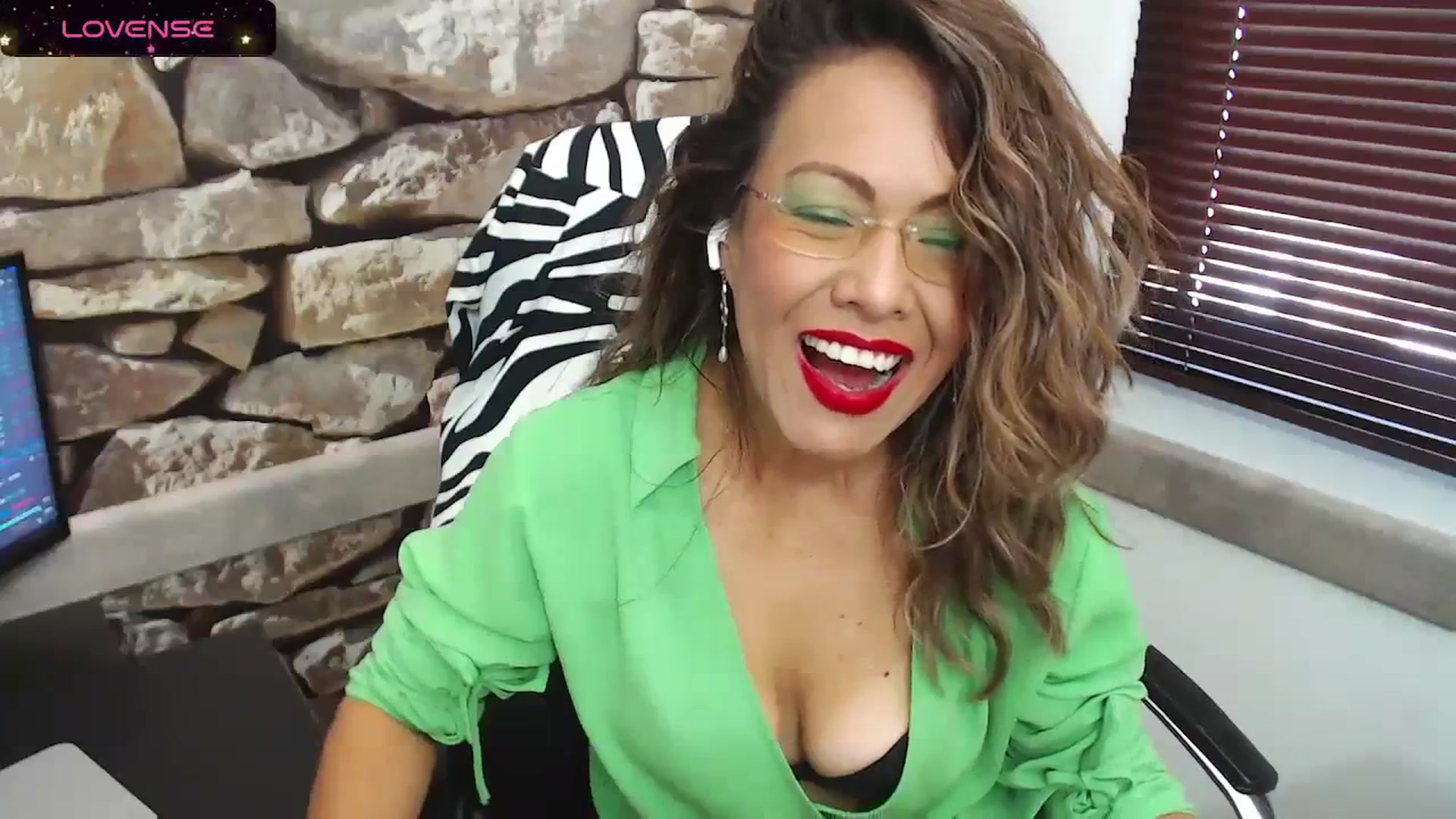 Gallery image thumbnail from office_secret's myfreecams stream on, 01/15/2024, 18:05 image 9 of 20