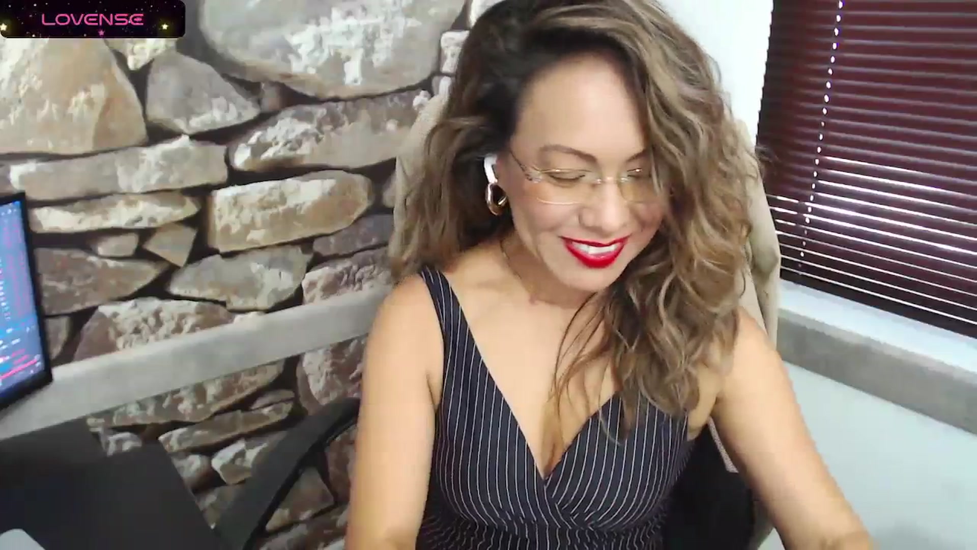 Gallery image thumbnail from office_secret's myfreecams stream on, 01/17/2024, 17:15 image 19 of 20
