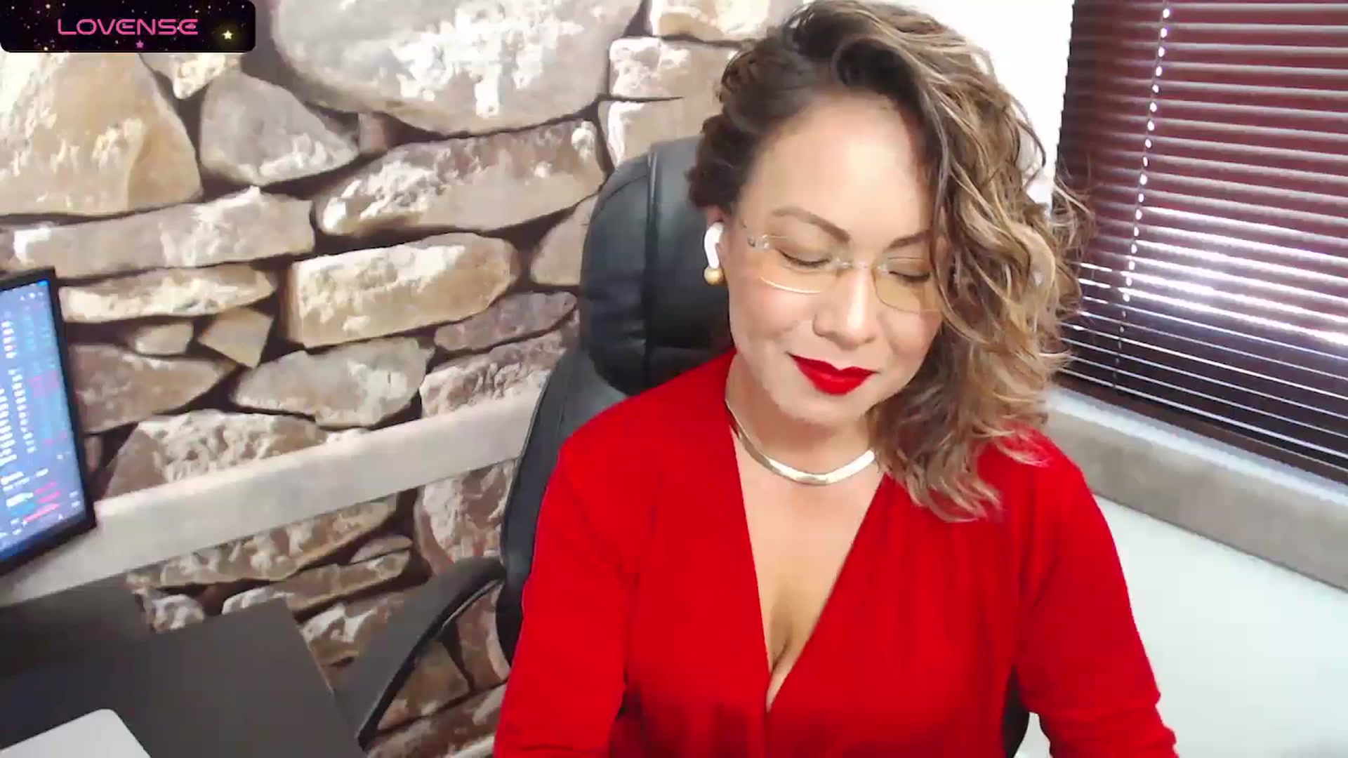 Gallery image thumbnail from office_secret's myfreecams stream on, 01/25/2024, 16:12 image 15 of 20