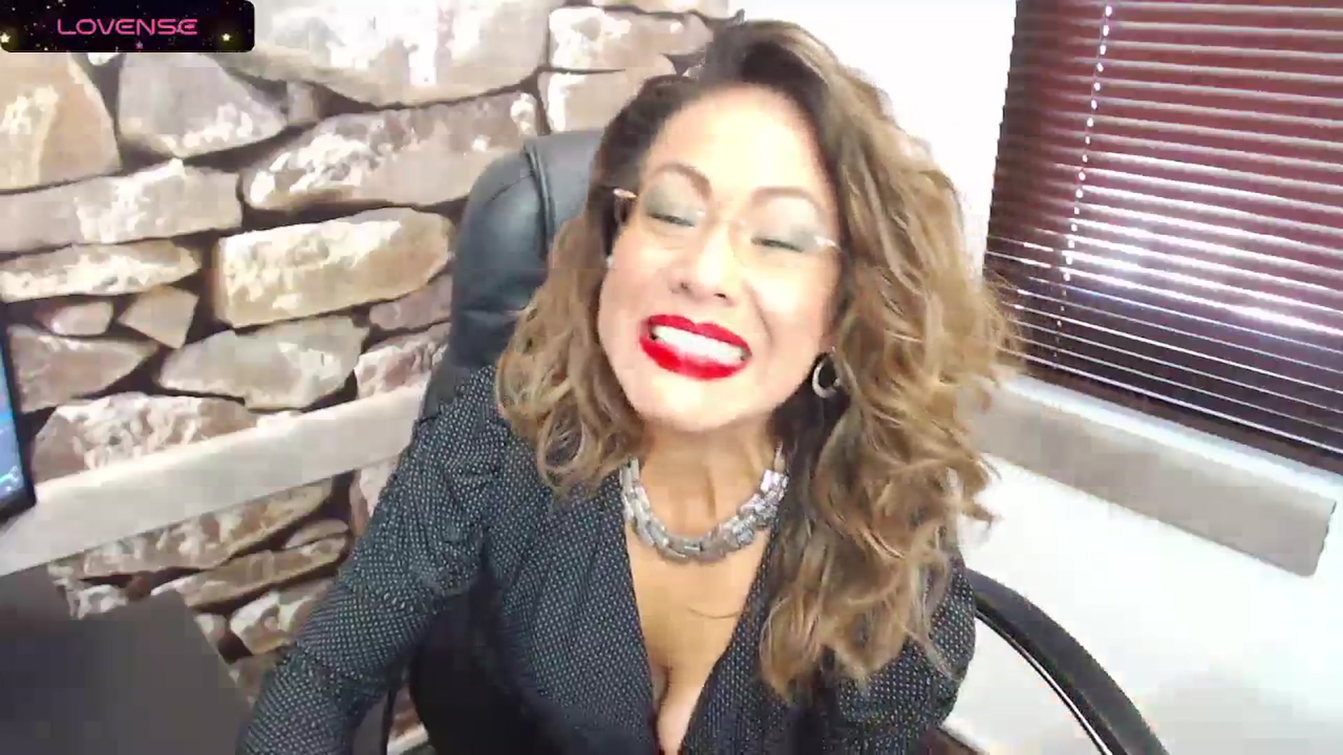 Gallery image thumbnail from office_secret's myfreecams stream on, 01/29/2024, 17:34 image 13 of 20