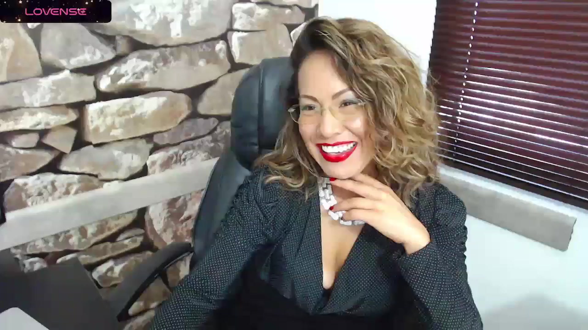 Gallery image thumbnail from office_secret's myfreecams stream on, 01/29/2024, 19:07 image 18 of 20