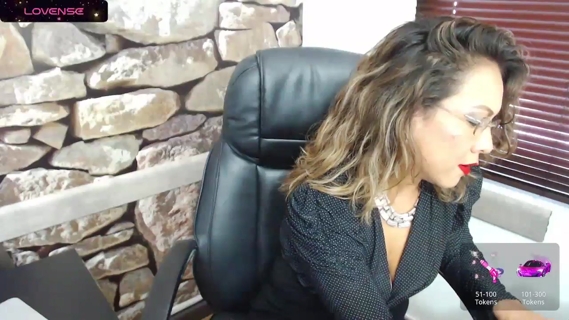 Gallery image thumbnail from office_secret's myfreecams stream on, 01/29/2024, 19:07 image 19 of 20