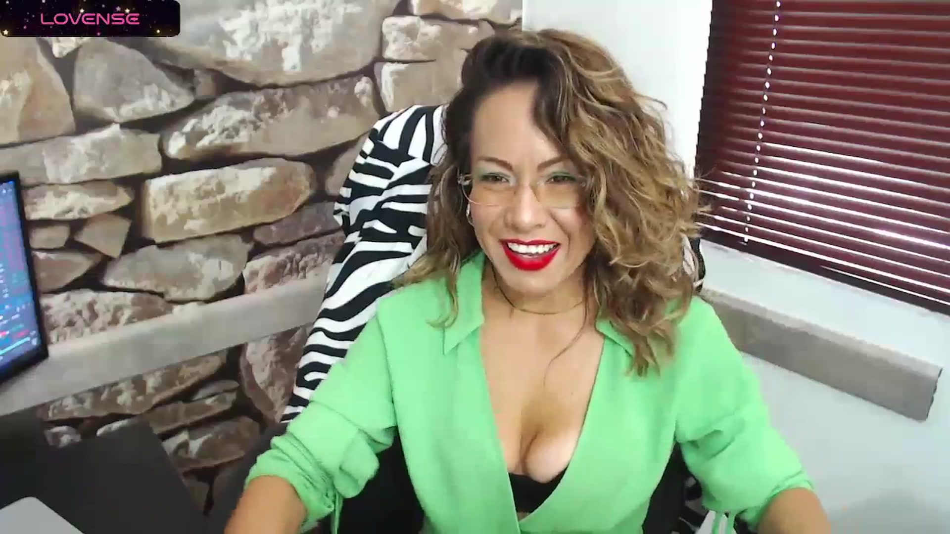 Gallery image thumbnail from office_secret's myfreecams stream on, 02/09/2024, 17:11 image 16 of 20