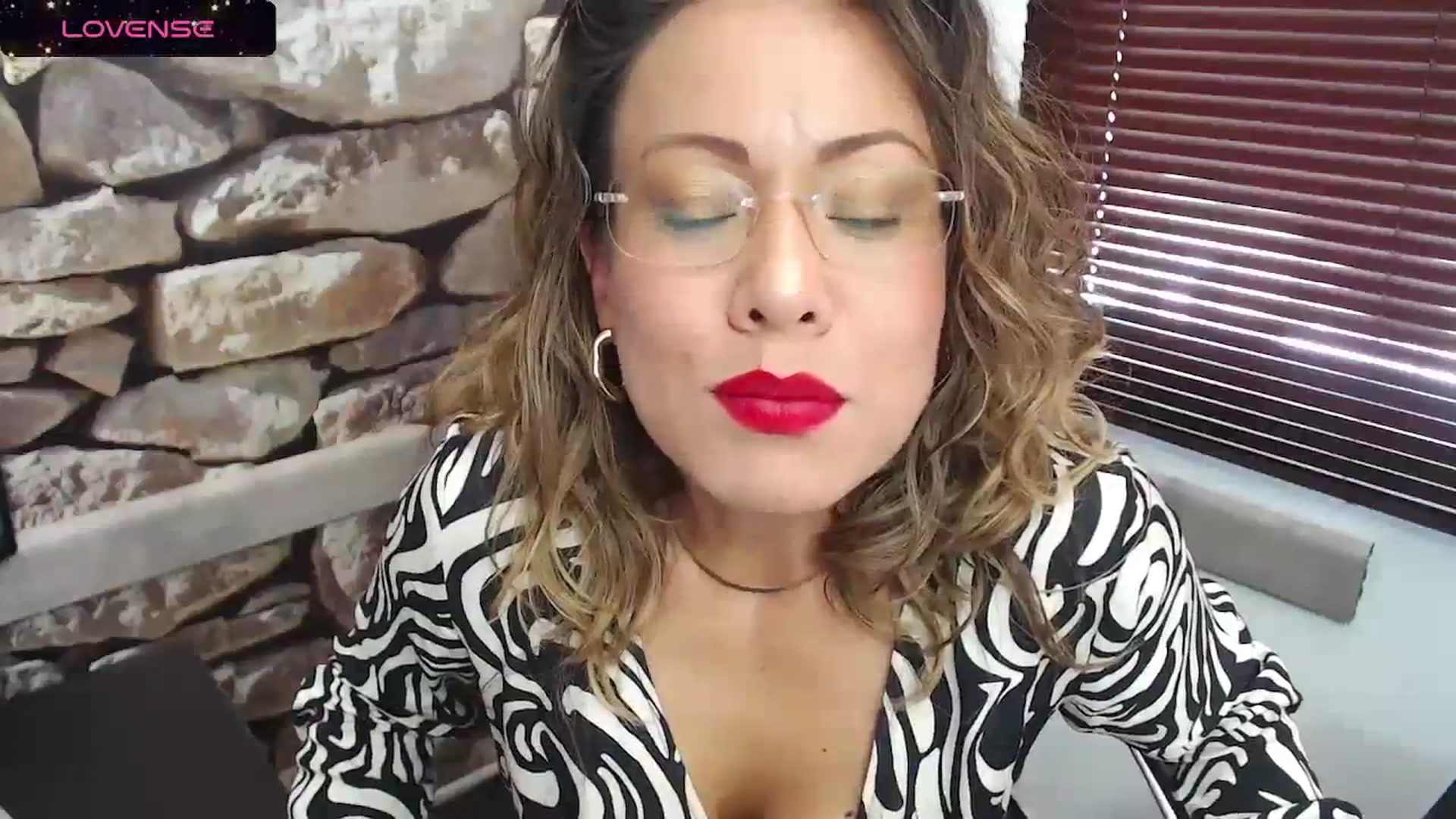 Gallery image thumbnail from office_secret's myfreecams stream on, 02/20/2024, 19:10 image 20 of 20