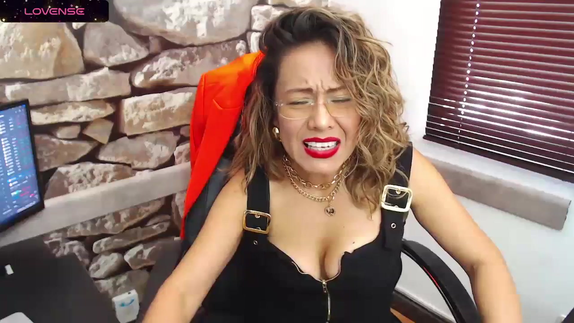 Gallery image thumbnail from office_secret's myfreecams stream on, 02/22/2024, 18:01 image 20 of 20
