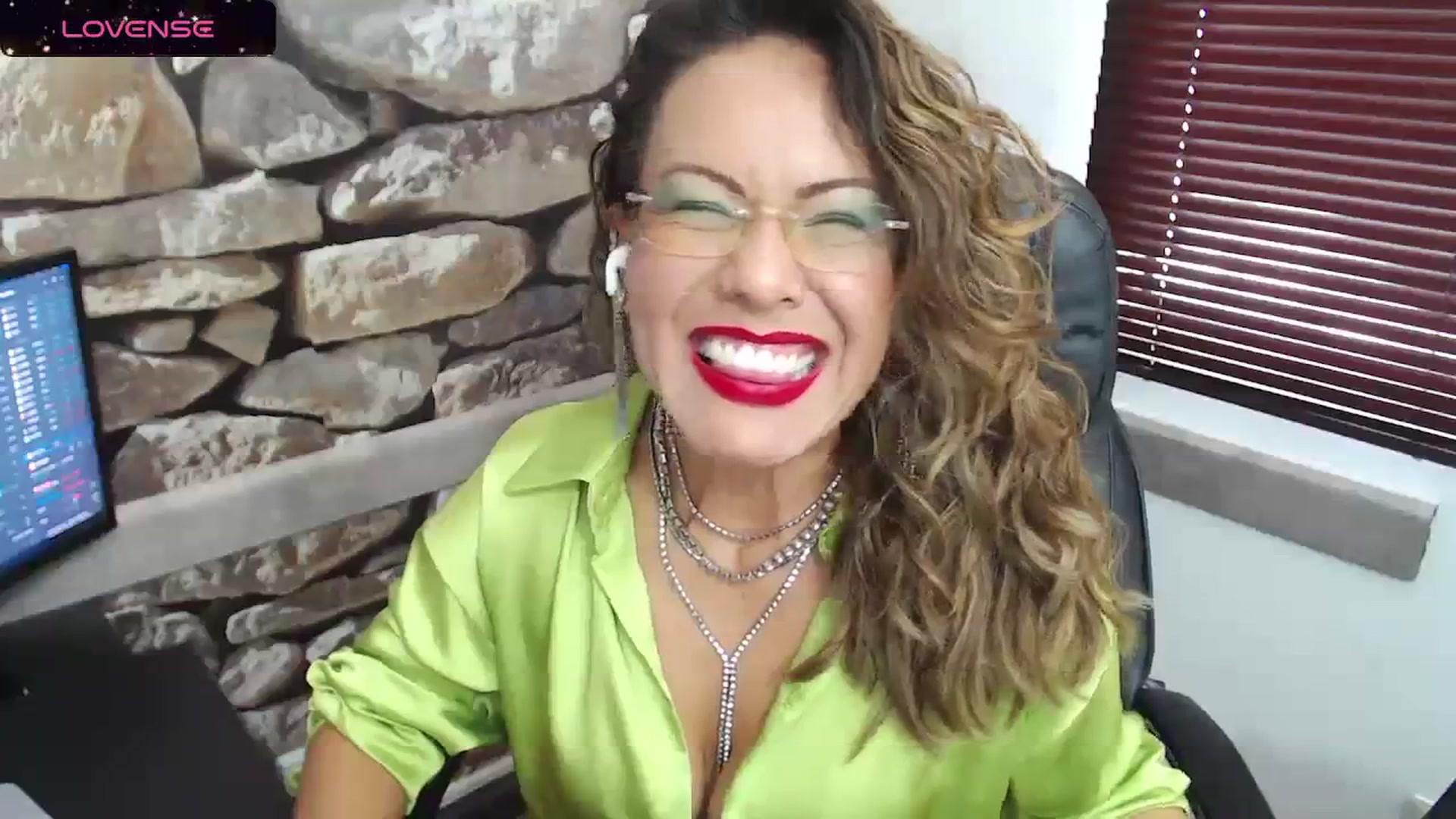 Gallery image thumbnail from office_secret's myfreecams stream on, 02/23/2024, 19:11 image 2 of 20