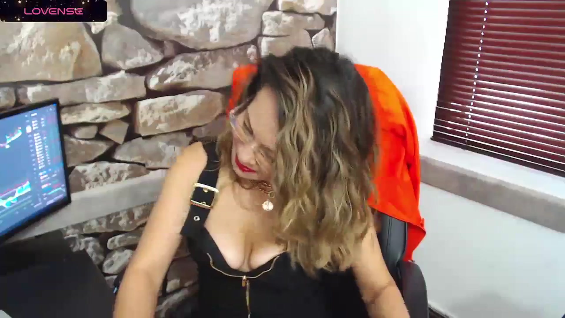Gallery image thumbnail from office_secret's myfreecams stream on, 03/07/2024, 19:05 image 12 of 20
