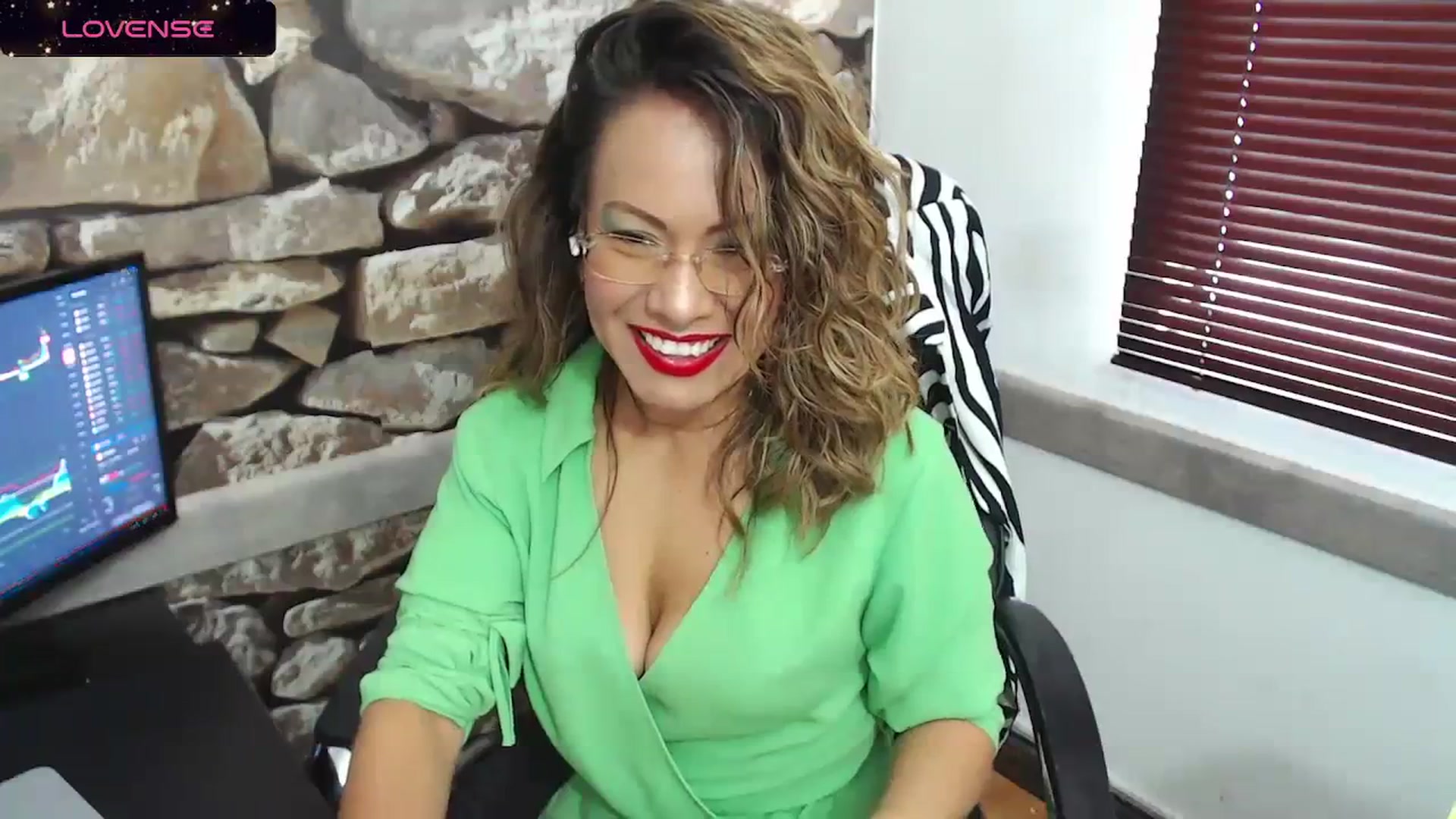 Gallery image thumbnail from office_secret's myfreecams stream on, 03/08/2024, 16:34 image 3 of 20