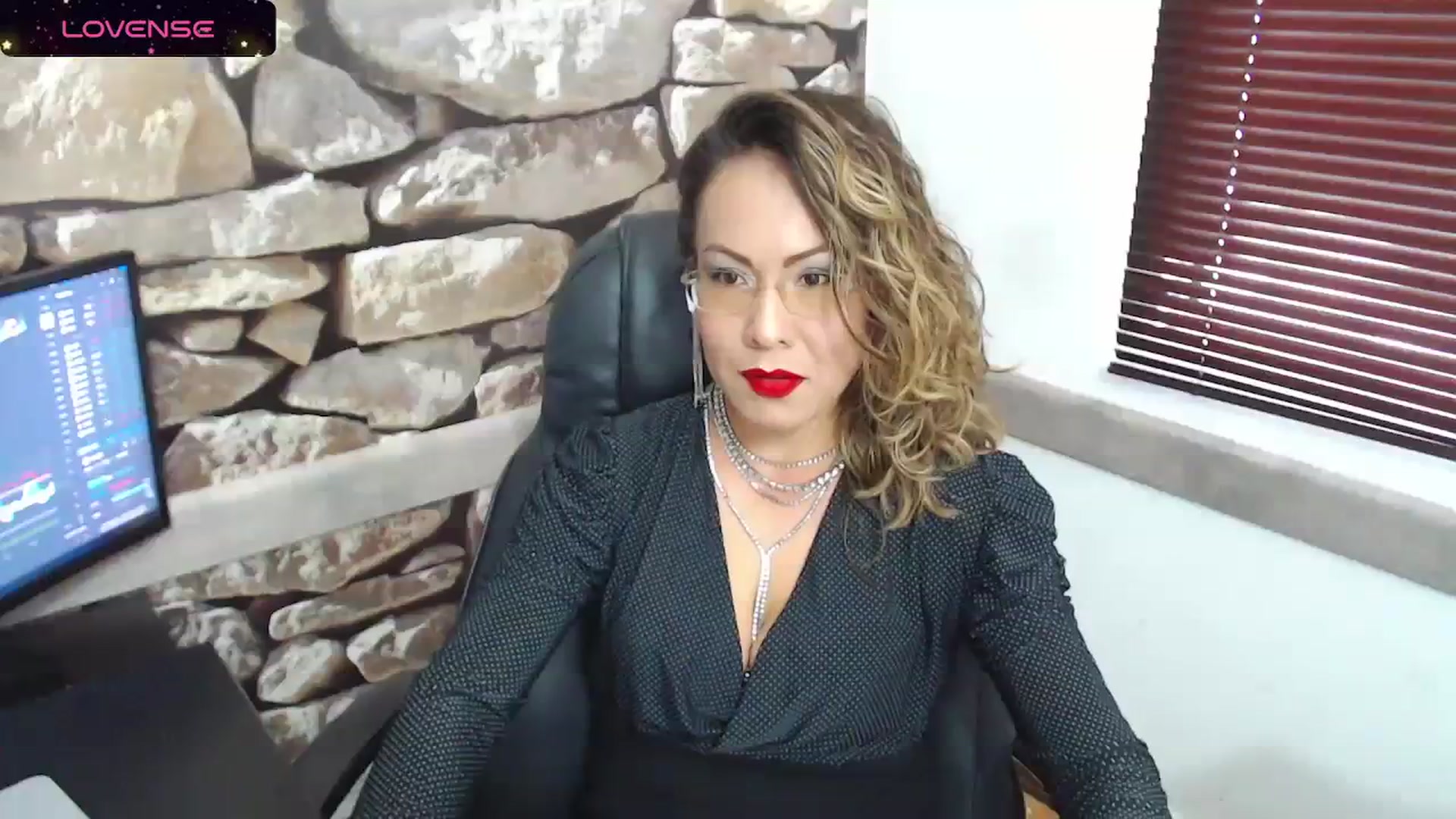 Gallery image thumbnail from office_secret's myfreecams stream on, 03/11/2024, 16:57 image 9 of 20