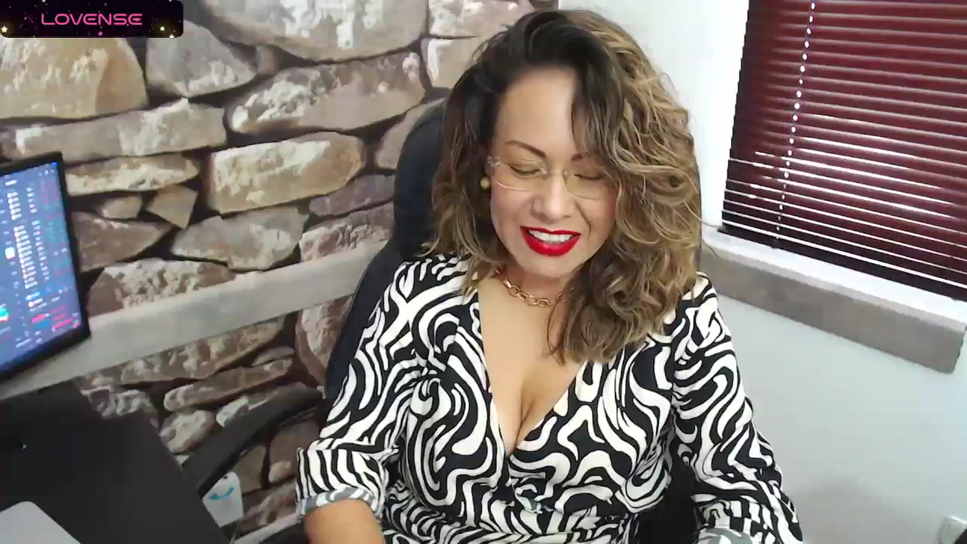 Gallery image thumbnail from office_secret's myfreecams stream on, 03/15/2024, 17:18 image 1 of 20