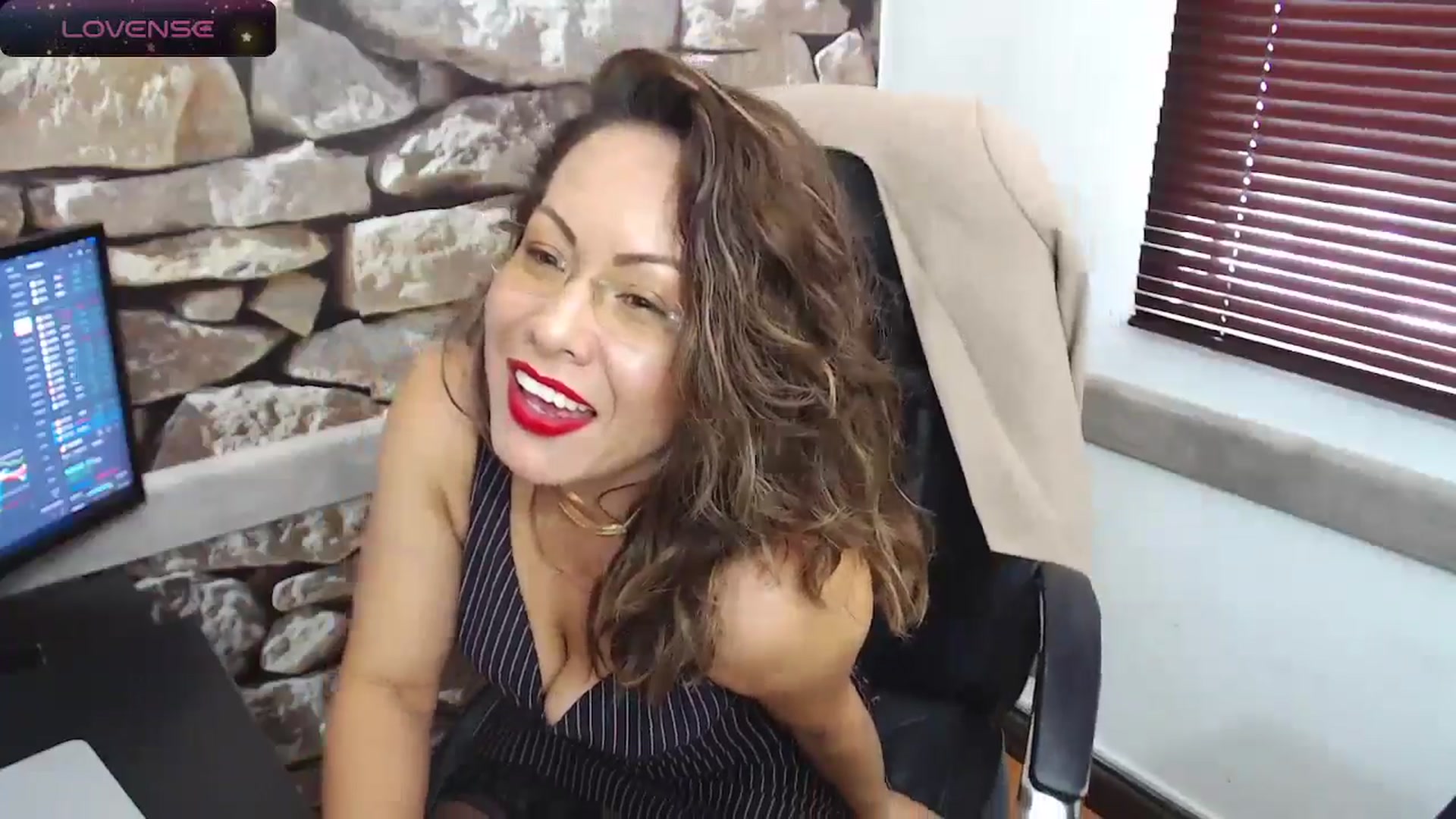 Gallery image thumbnail from office_secret's myfreecams stream on, 05/13/2024, 18:26 image 20 of 20