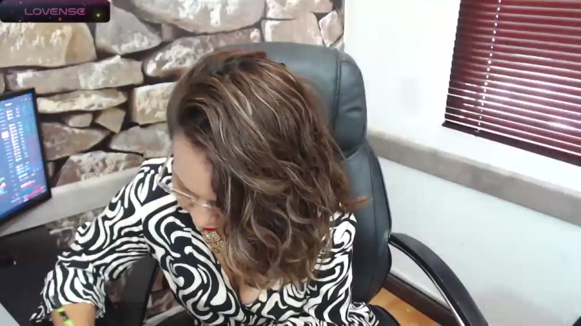 Gallery image thumbnail from office_secret's myfreecams stream on, 05/14/2024, 19:06 image 6 of 20