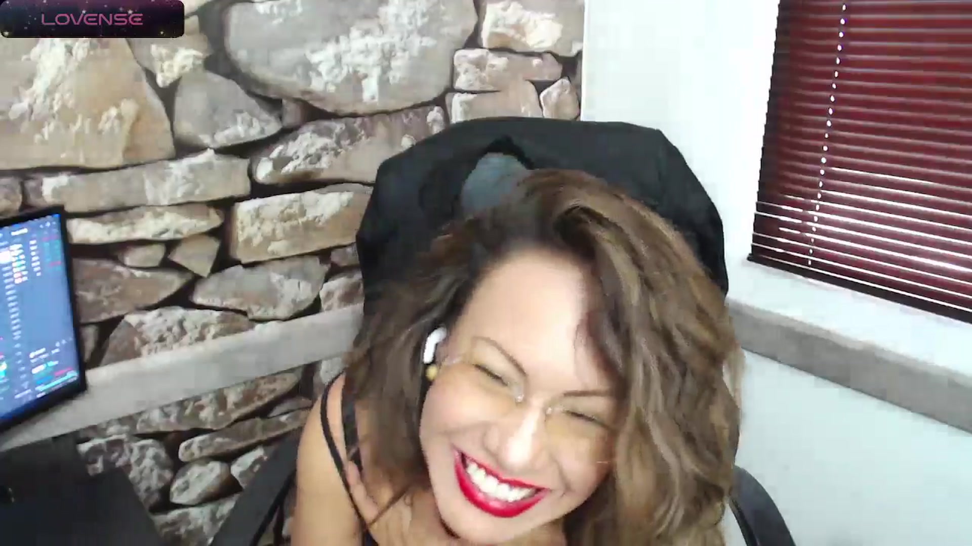 Gallery image thumbnail from office_secret's myfreecams stream on, 05/20/2024, 19:13 image 12 of 20