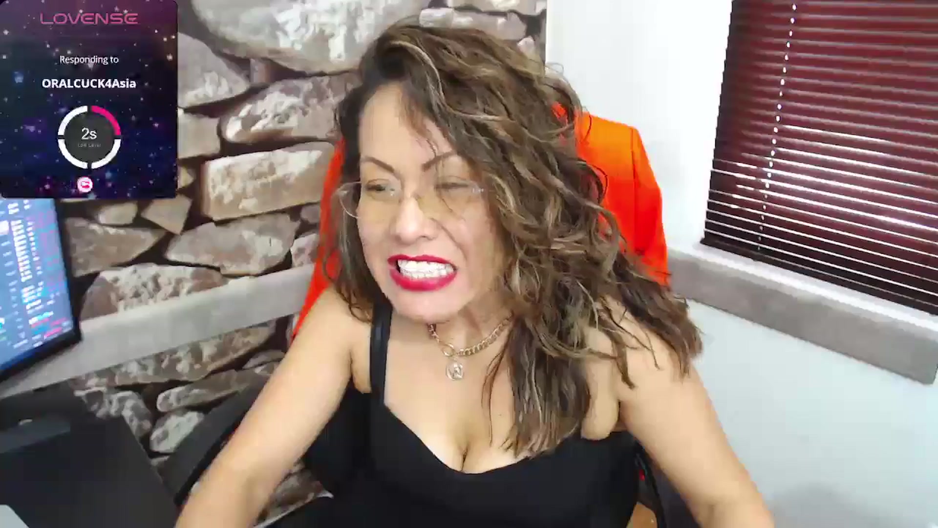 Gallery image thumbnail from office_secret's myfreecams stream on, 05/31/2024, 19:27 image 19 of 20