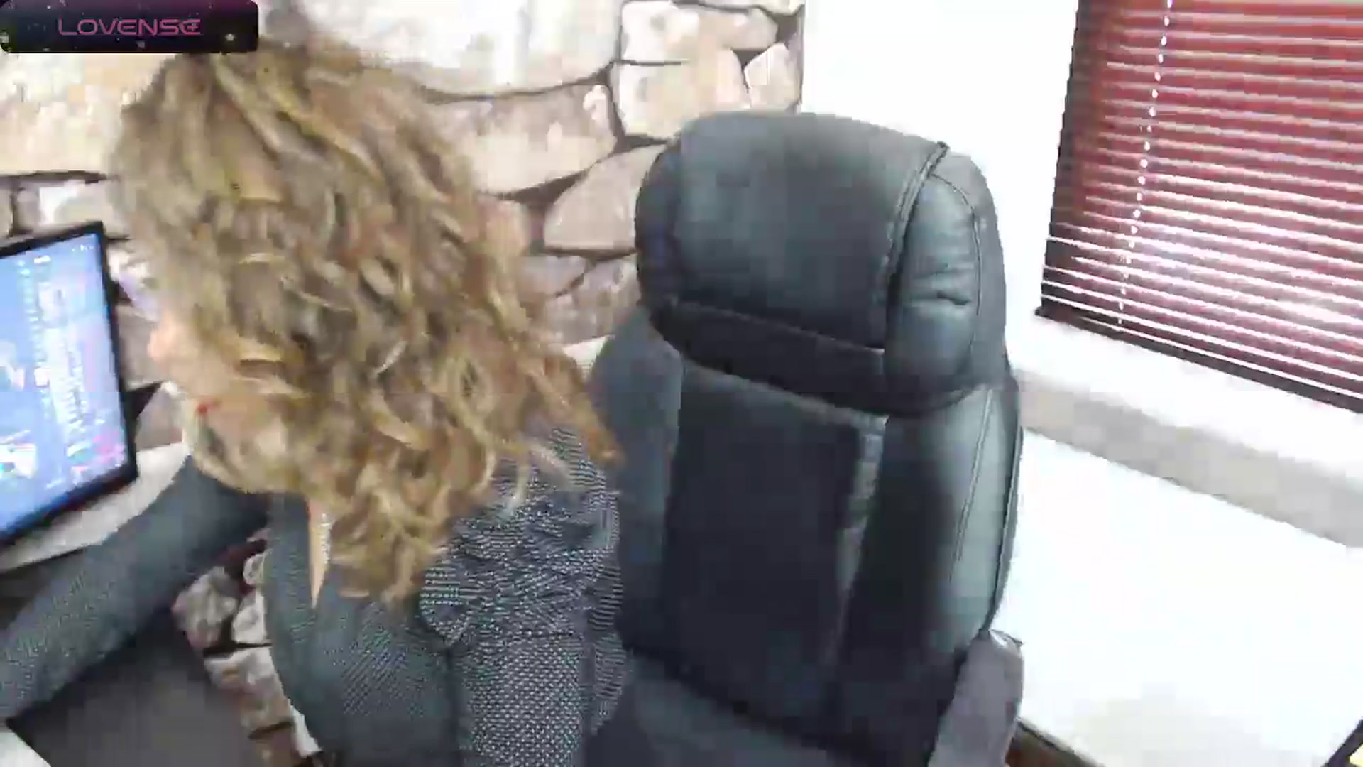 Gallery image thumbnail from office_secret's myfreecams stream on, 06/11/2024, 17:29 image 14 of 20
