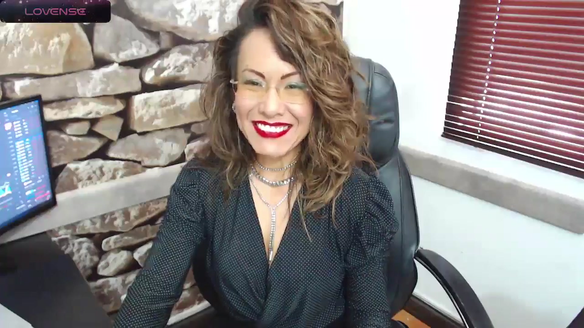 Gallery image thumbnail from office_secret's myfreecams stream on, 06/11/2024, 19:13 image 18 of 20