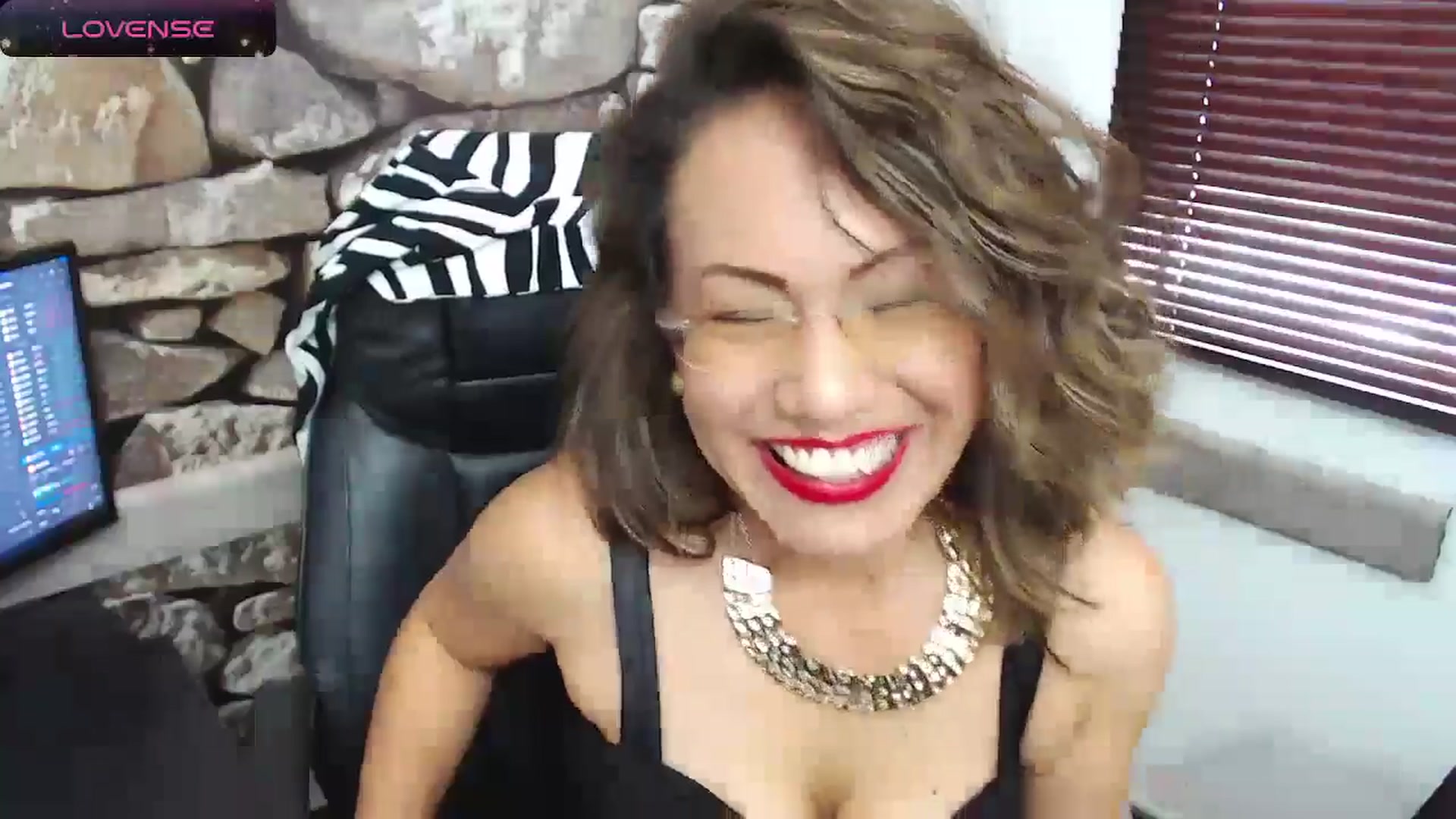 Gallery image thumbnail from office_secret's myfreecams stream on, 06/20/2024, 19:07 image 19 of 20
