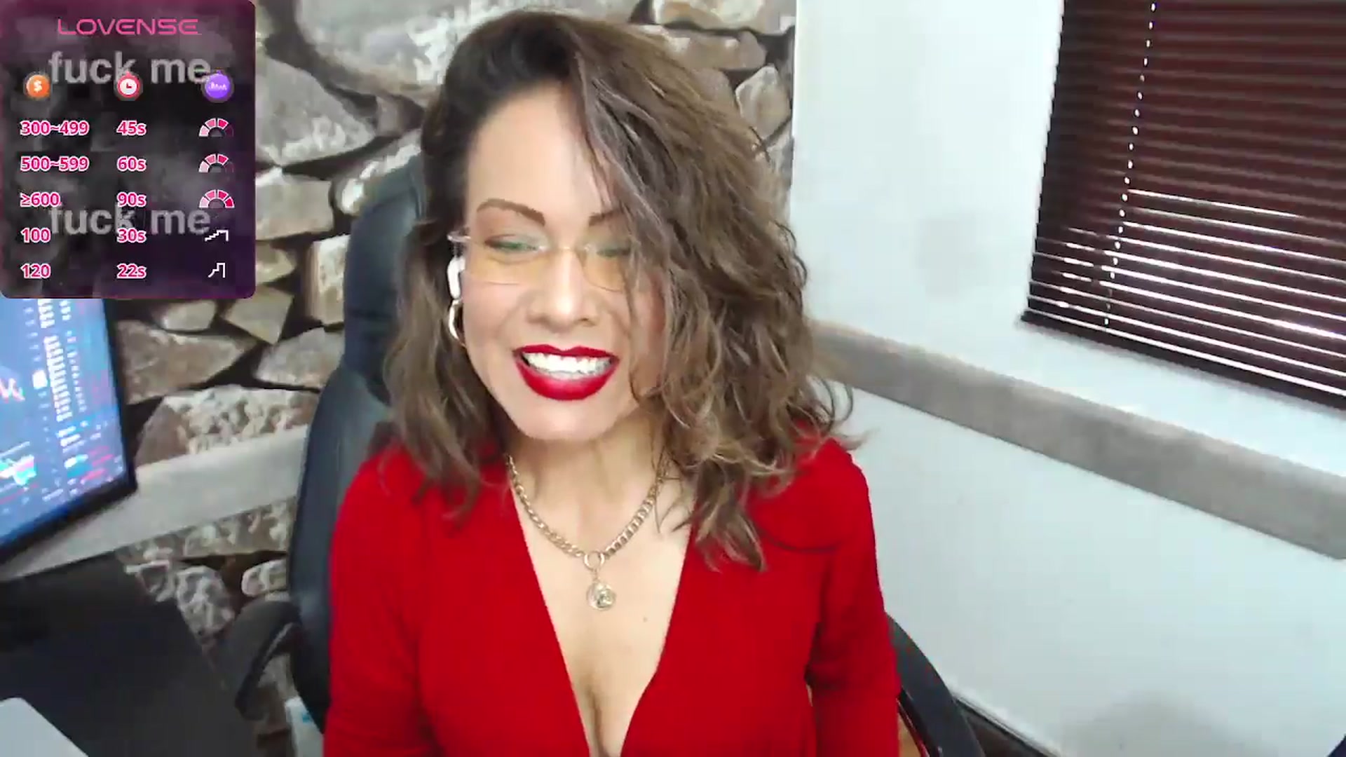 Gallery image thumbnail from office_secret's myfreecams stream on, 06/28/2024, 17:25 image 20 of 20