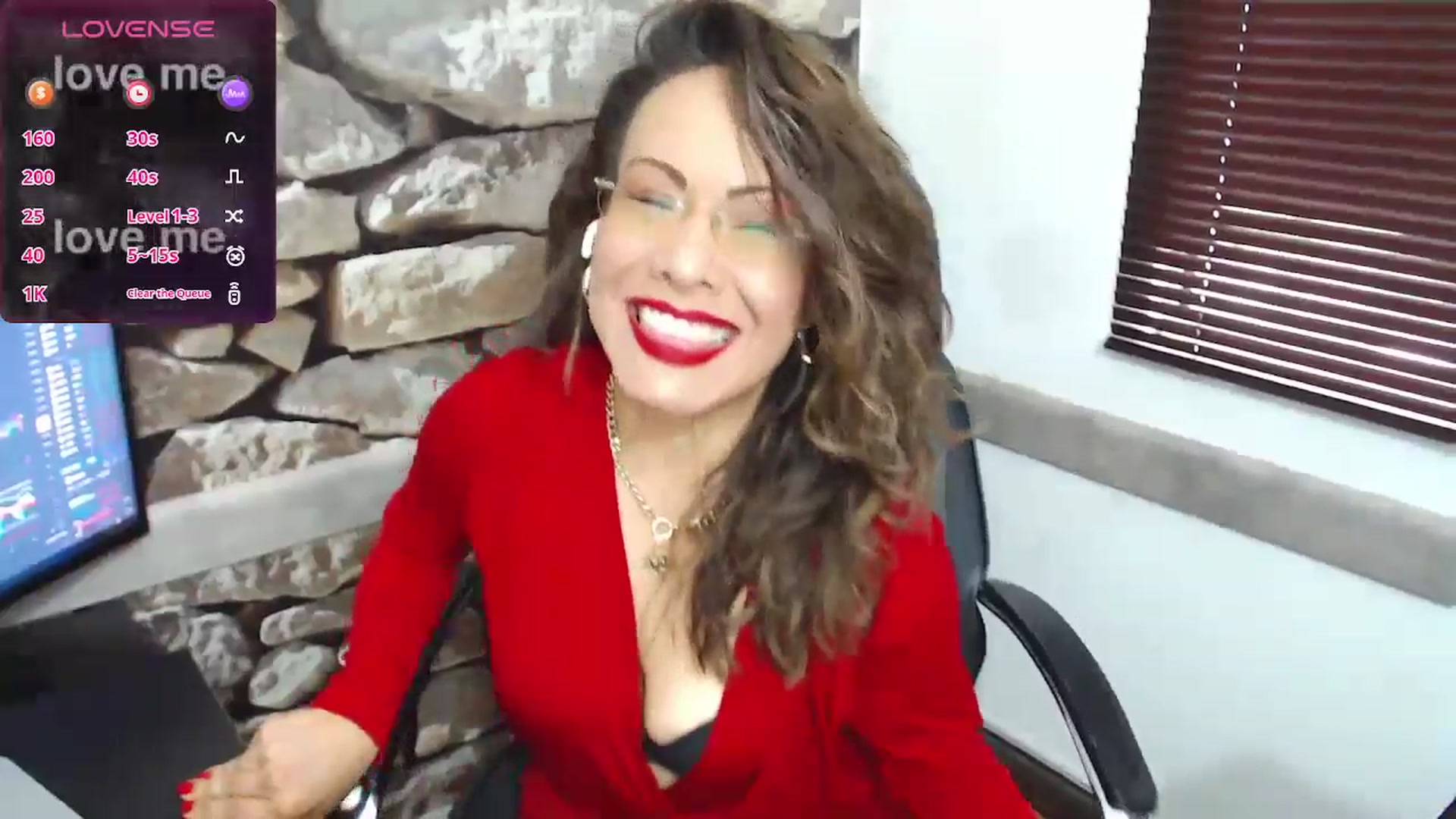 Gallery image thumbnail from office_secret's myfreecams stream on, 06/28/2024, 17:25 image 11 of 20