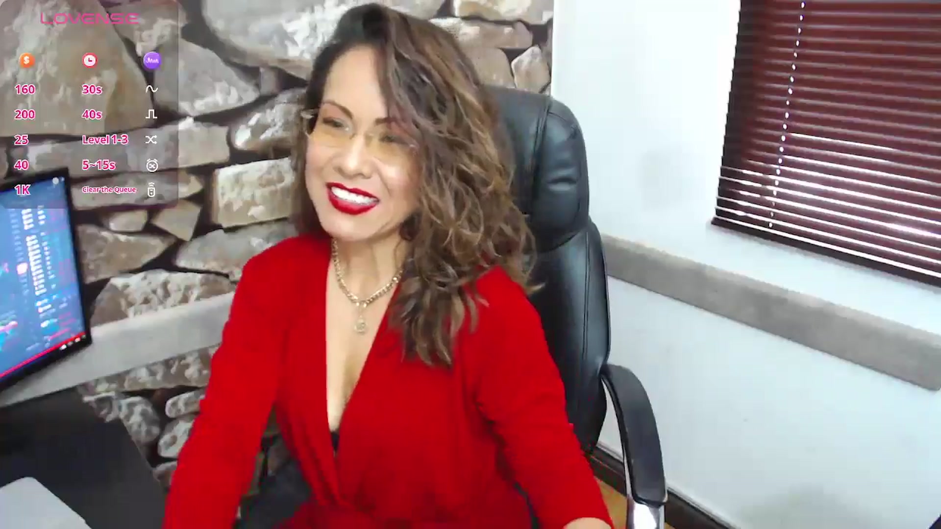Gallery image thumbnail from office_secret's myfreecams stream on, 06/28/2024, 19:08 image 14 of 20