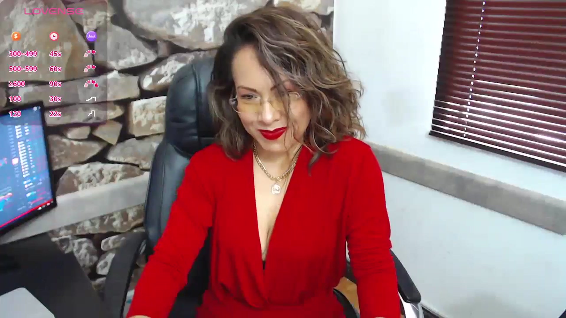 Gallery image thumbnail from office_secret's myfreecams stream on, 06/28/2024, 19:08 image 6 of 20