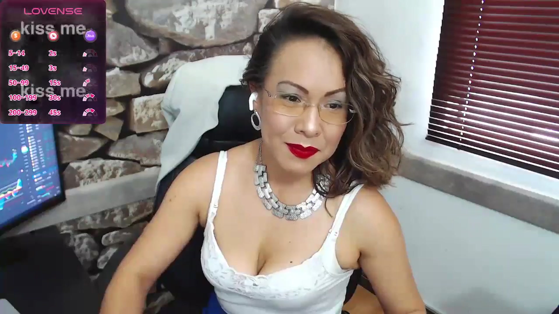 Gallery image thumbnail from office_secret's myfreecams stream on, 07/01/2024, 17:45 image 4 of 20
