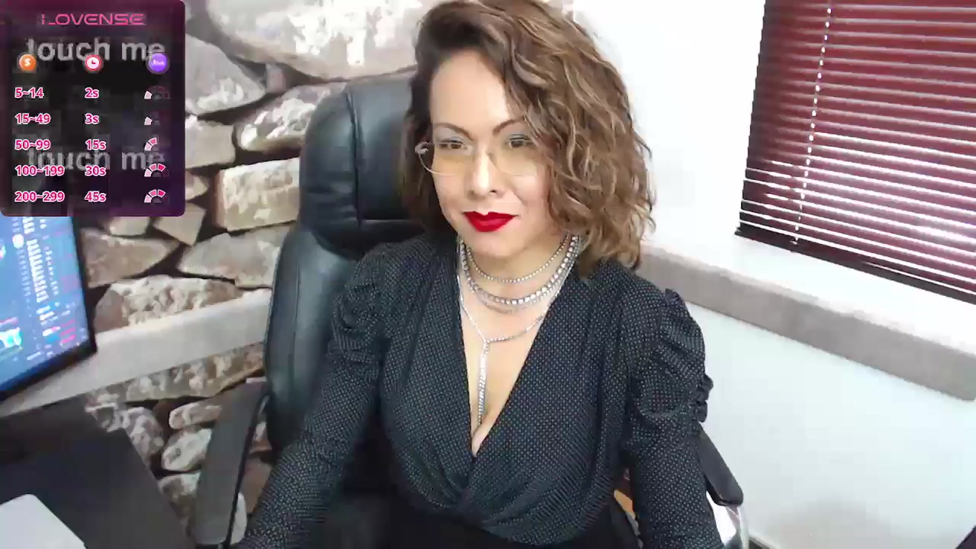 Gallery image thumbnail from office_secret's myfreecams stream on, 07/02/2024, 19:11 image 15 of 20