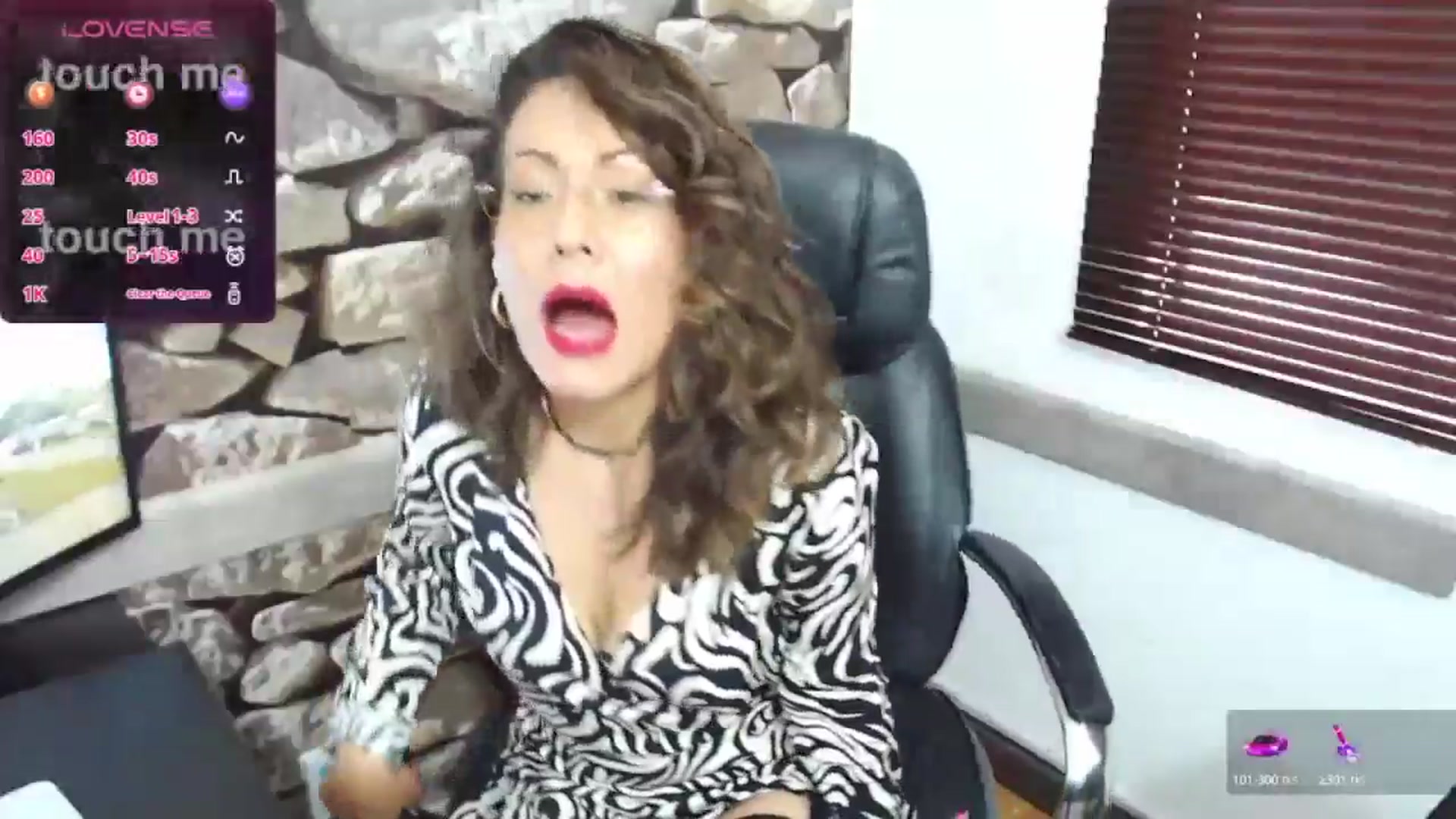 Gallery image thumbnail from office_secret's myfreecams stream on, 07/05/2024, 17:50 image 15 of 20