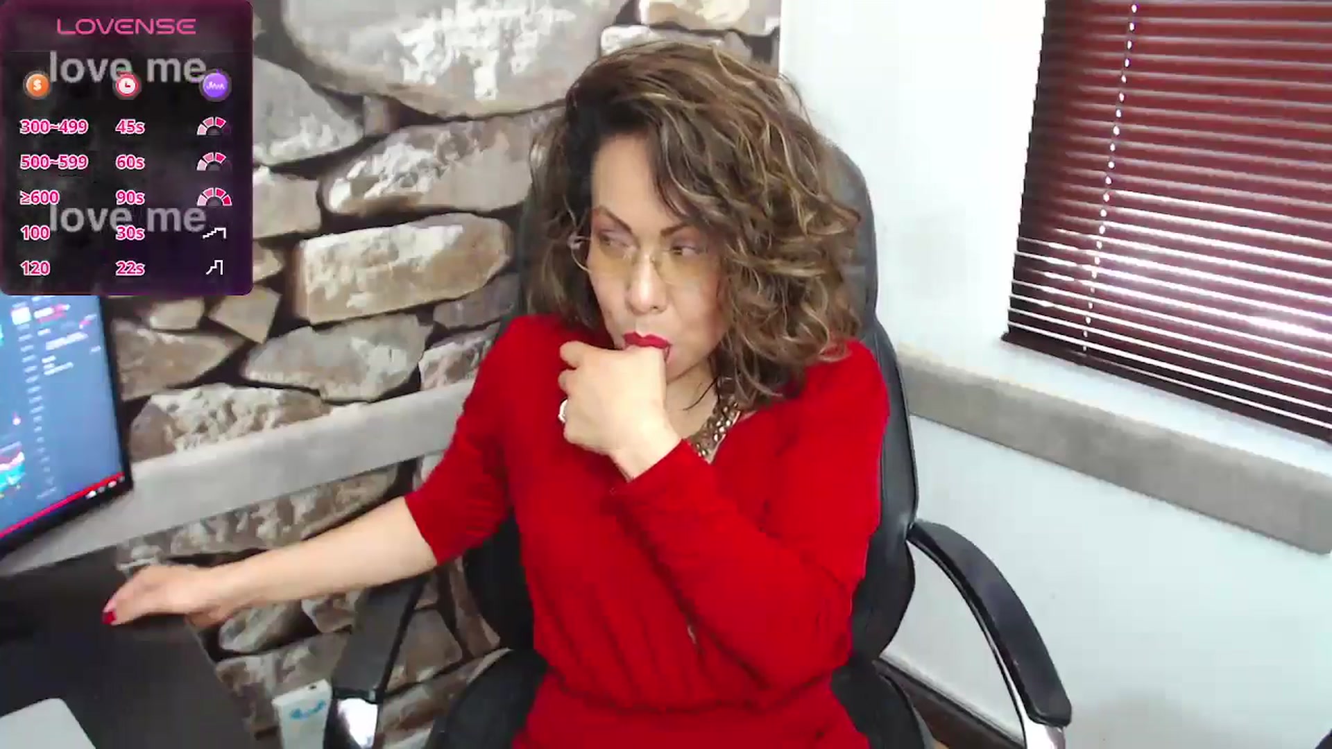Gallery image thumbnail from office_secret's myfreecams stream on, 07/16/2024, 19:10 image 17 of 20