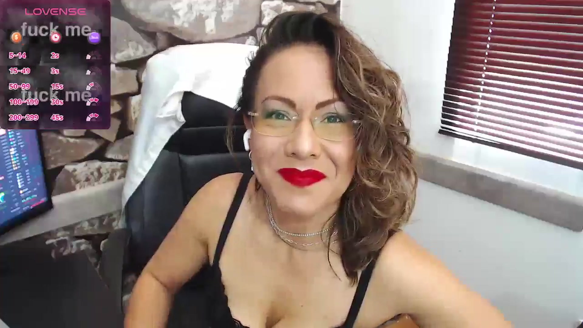 Gallery image thumbnail from office_secret's myfreecams stream on, 08/02/2024, 17:42 image 7 of 20