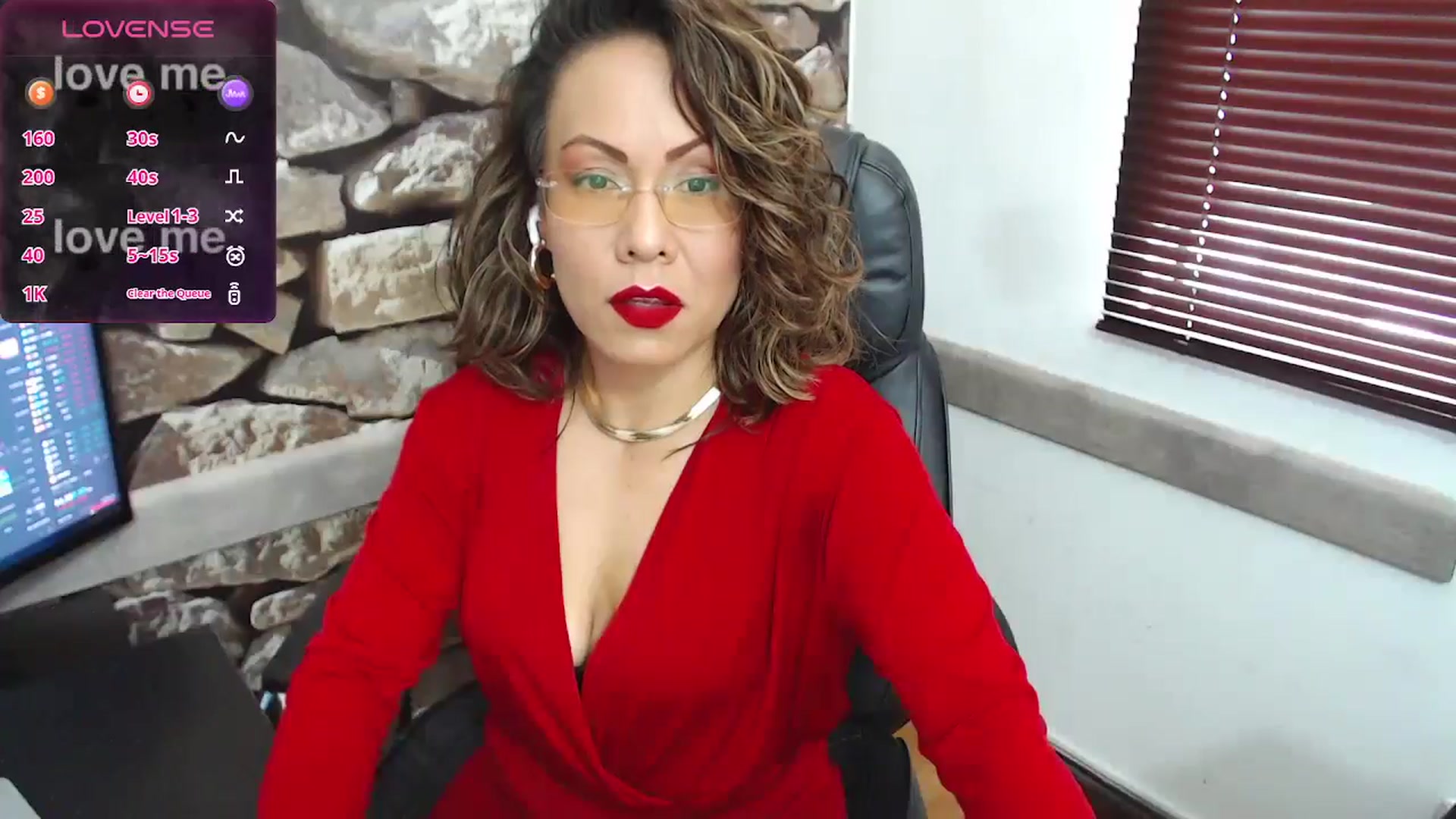 Gallery image thumbnail from office_secret's myfreecams stream on, 08/05/2024, 19:06 image 3 of 20