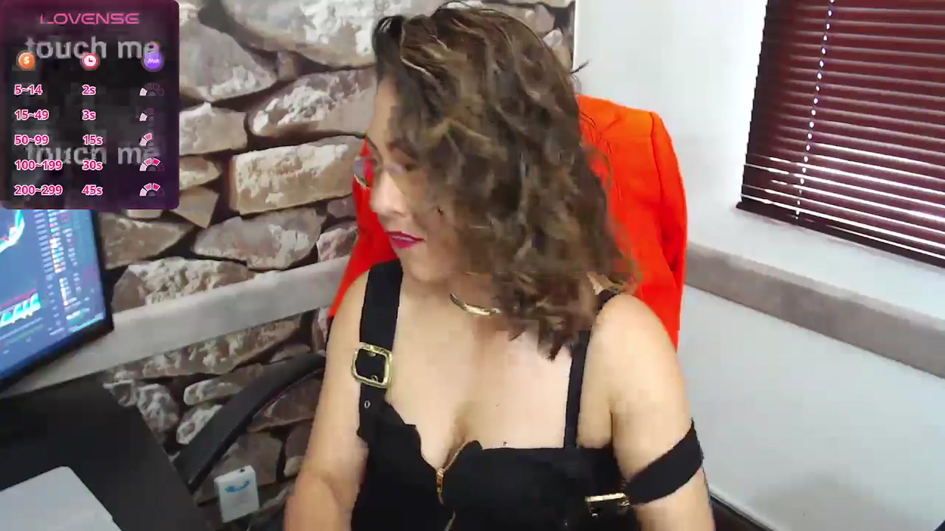 Gallery image thumbnail from office_secret's myfreecams stream on, 08/08/2024, 17:32 image 6 of 20