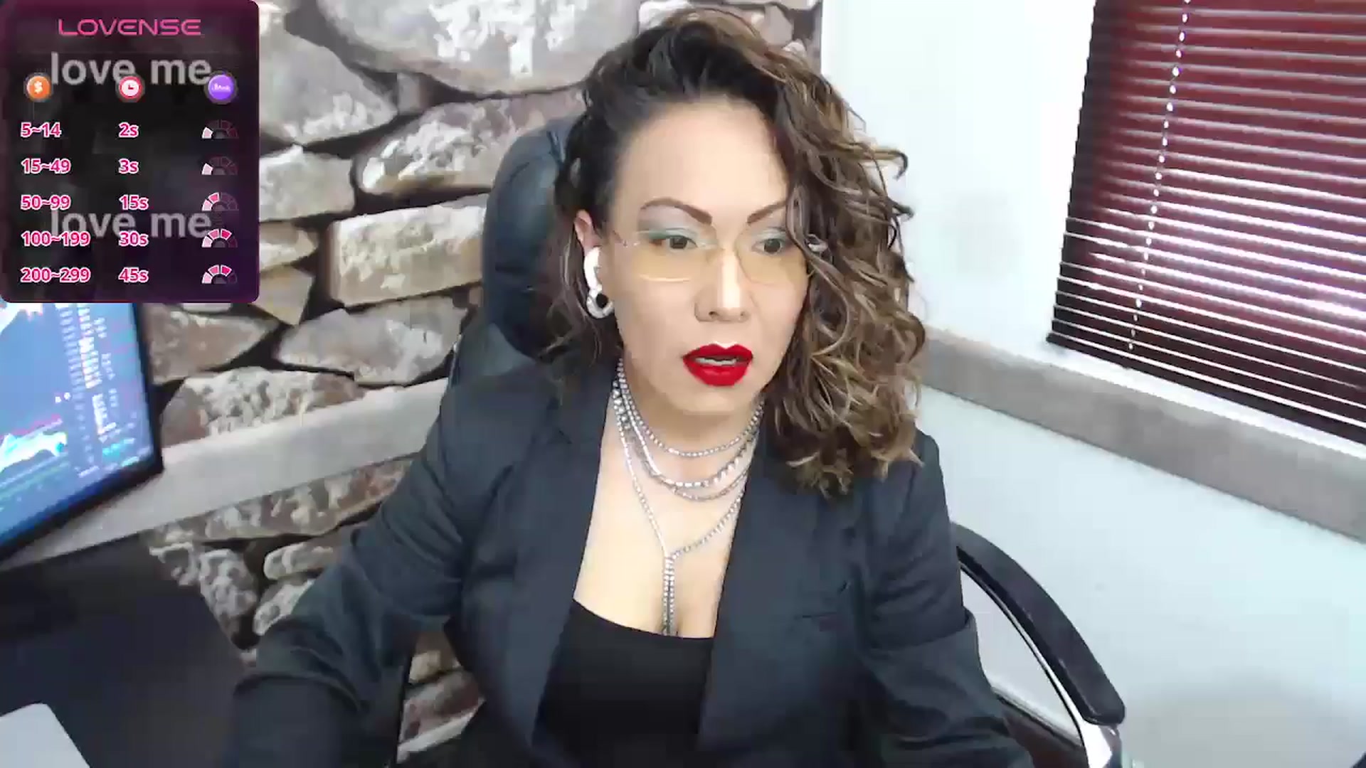 Gallery image thumbnail from office_secret's myfreecams stream on, 08/12/2024, 17:21 image 1 of 20