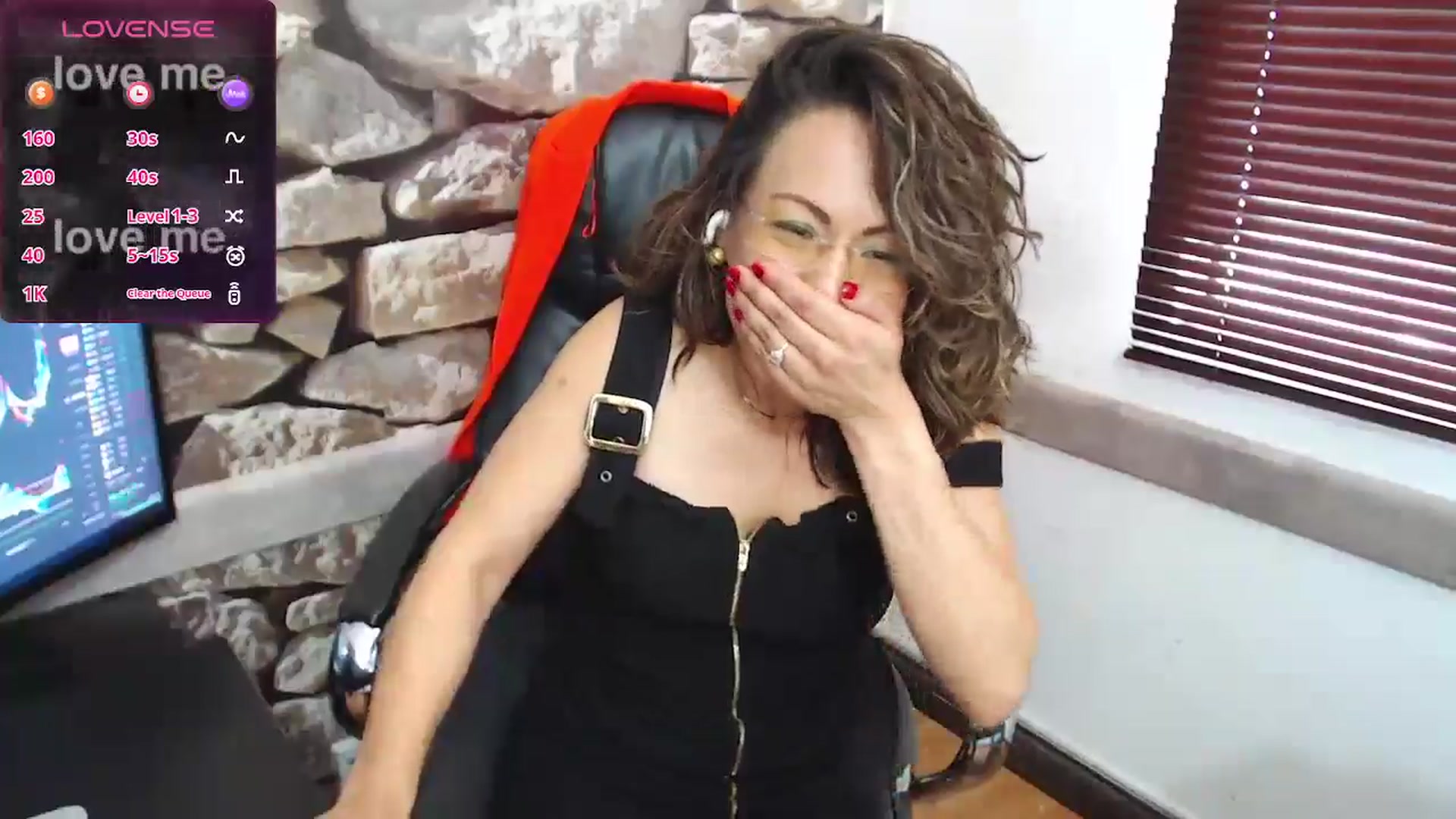 Gallery image thumbnail from office_secret's myfreecams stream on, 08/16/2024, 18:53 image 14 of 20