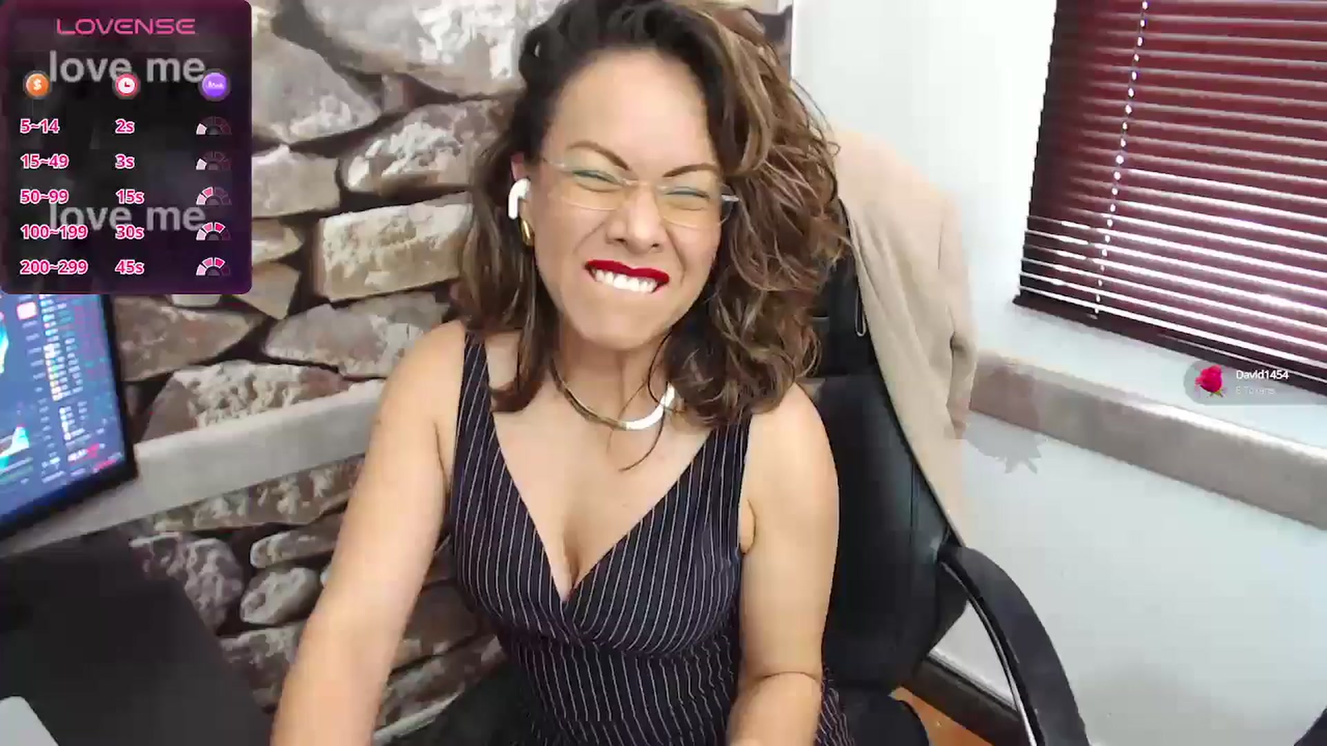 Gallery image thumbnail from office_secret's myfreecams stream on, 08/22/2024, 17:42 image 16 of 20