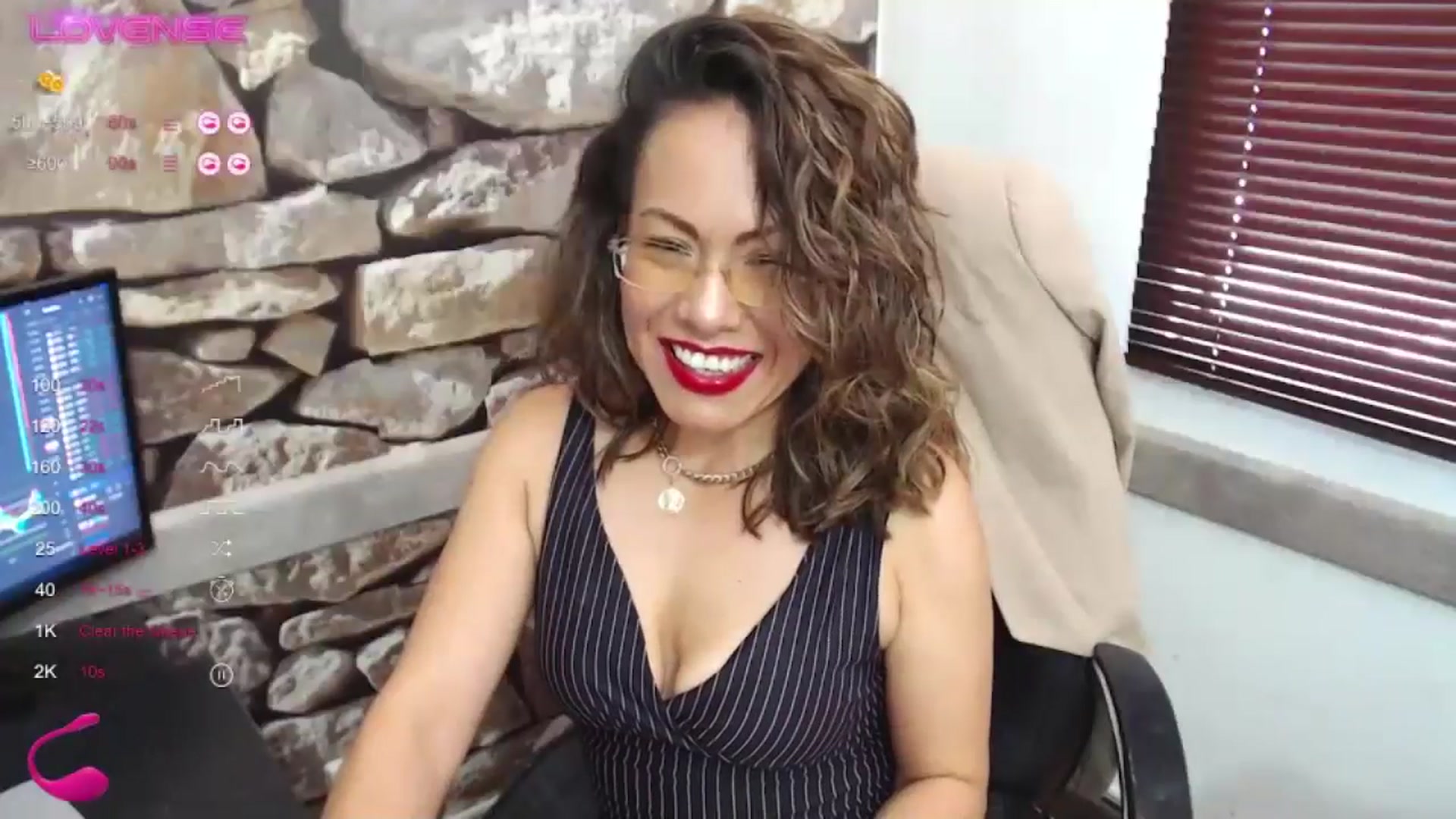 Gallery image thumbnail from office_secret's myfreecams stream on, 09/03/2024, 17:34 image 13 of 20