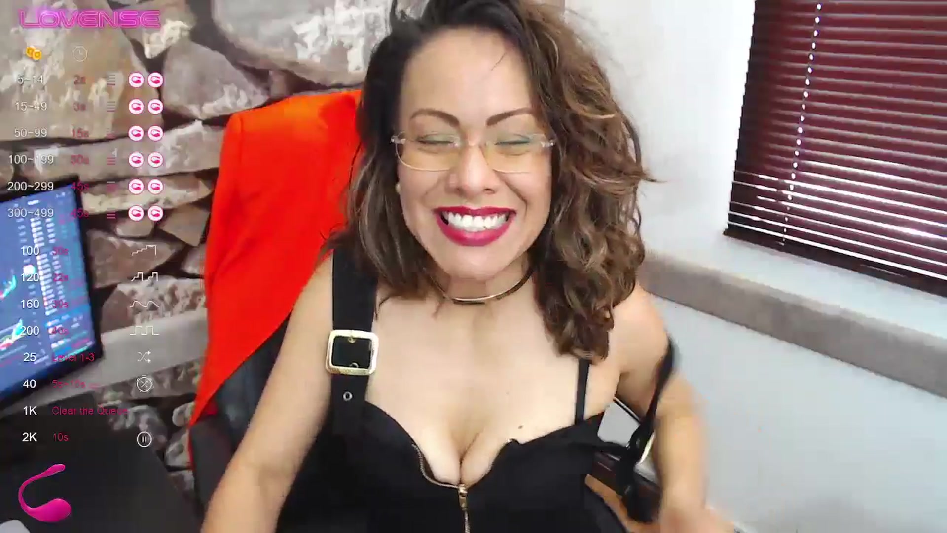 Gallery image thumbnail from office_secret's myfreecams stream on, 09/09/2024, 19:33 image 4 of 20