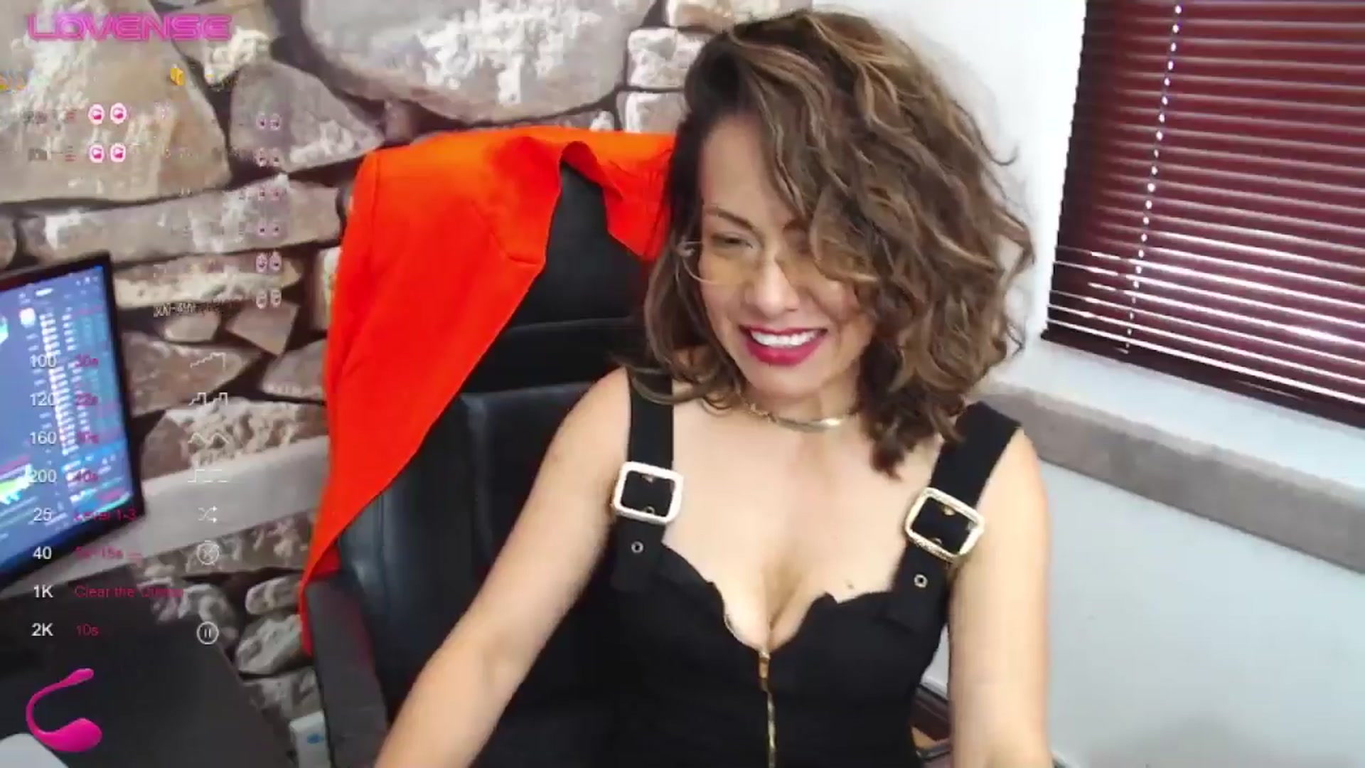 Gallery image thumbnail from office_secret's myfreecams stream on, 09/09/2024, 19:33 image 13 of 20