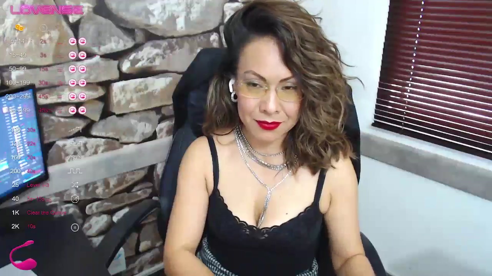 Gallery image thumbnail from office_secret's myfreecams stream on, 09/12/2024, 19:28 image 11 of 20