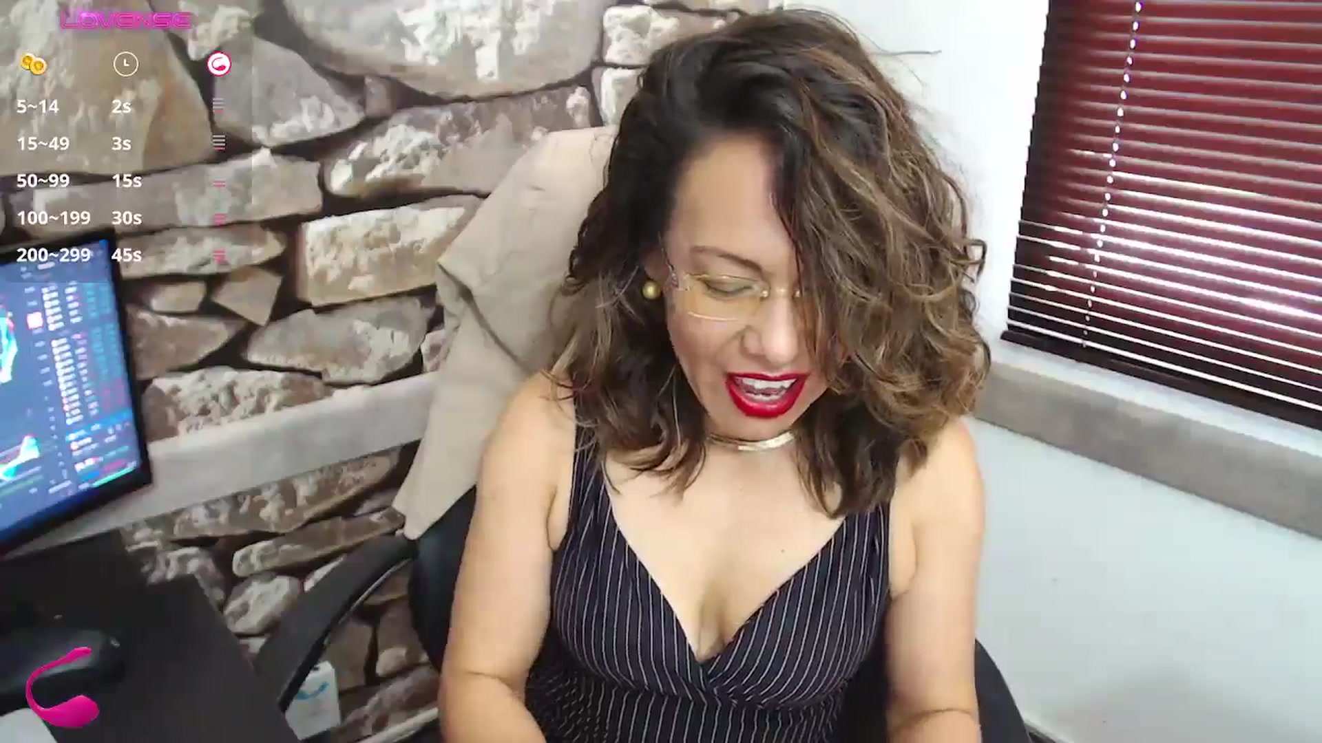 Gallery image thumbnail from office_secret's myfreecams stream on, 09/13/2024, 19:32 image 7 of 20