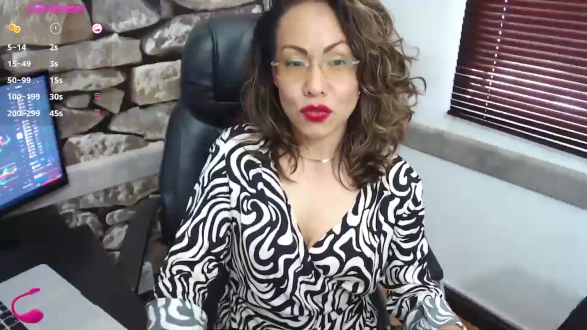 Gallery image thumbnail from office_secret's myfreecams stream on, 09/16/2024, 19:27 image 18 of 20