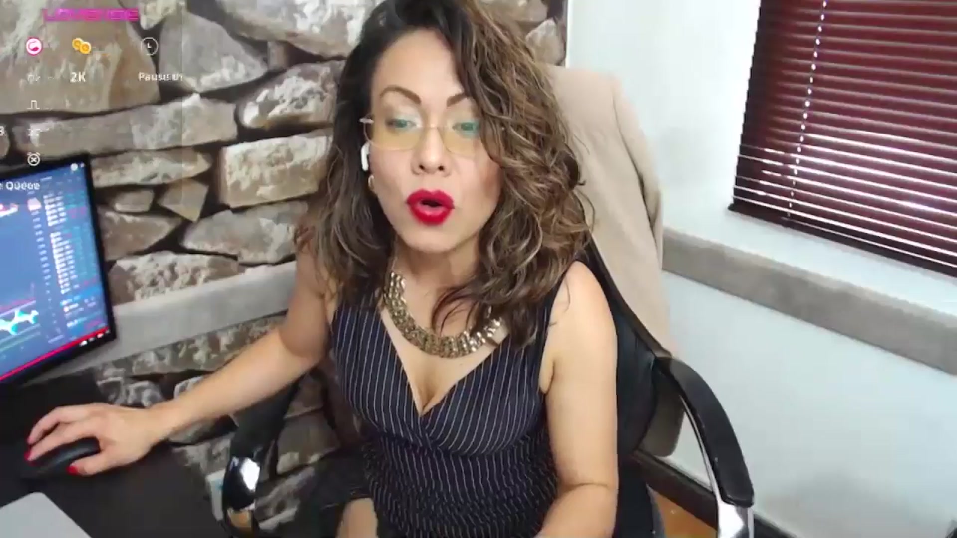 Gallery image thumbnail from office_secret's myfreecams stream on, 09/24/2024, 19:37 image 20 of 20