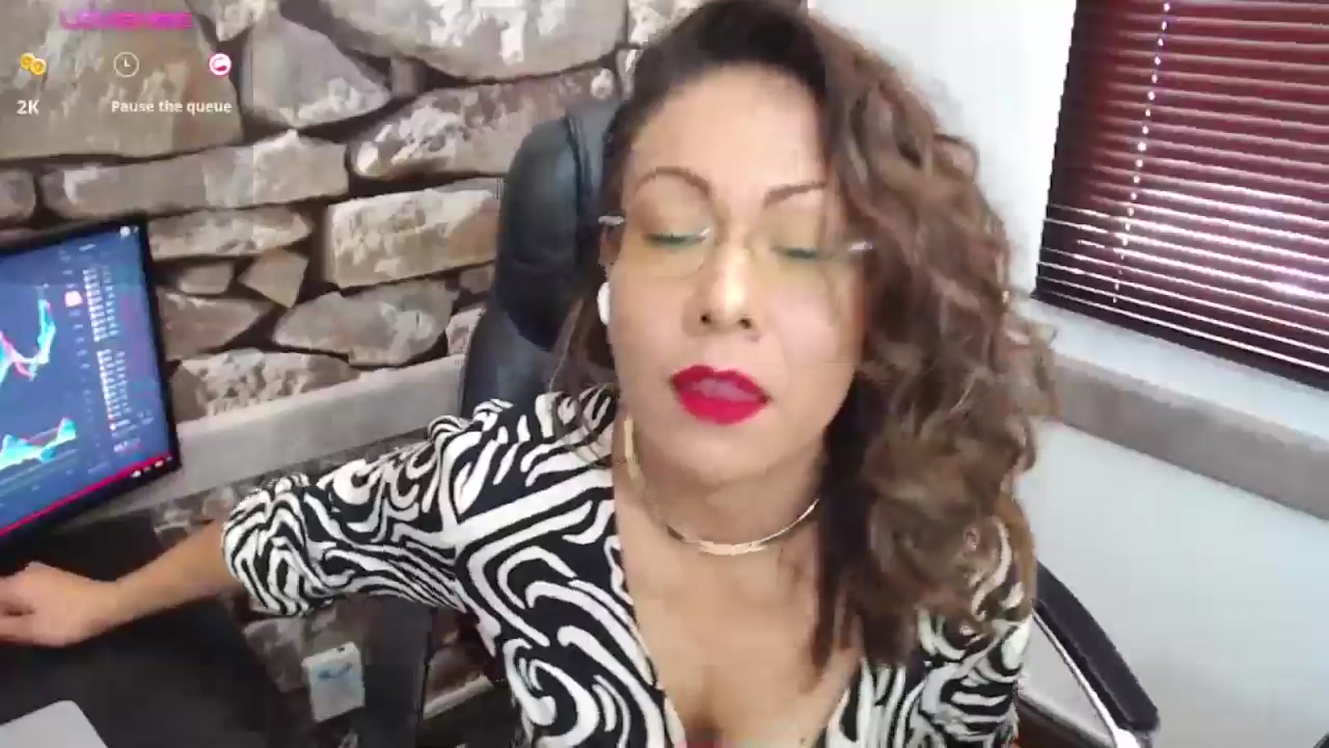 Gallery image thumbnail from office_secret's myfreecams stream on, 09/30/2024, 17:28 image 6 of 20