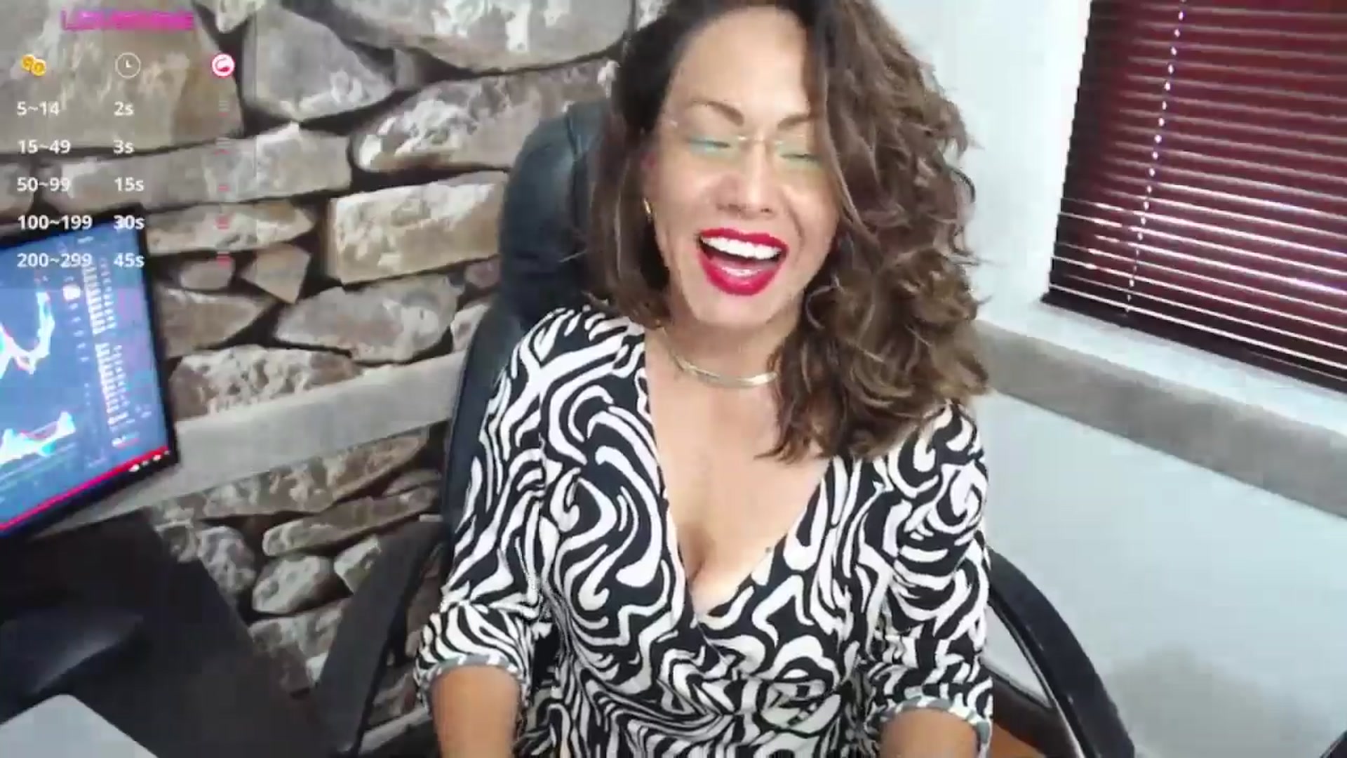 Gallery image thumbnail from office_secret's myfreecams stream on, 09/30/2024, 19:40 image 7 of 20