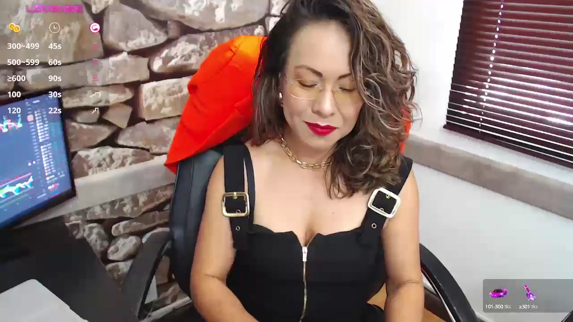 Gallery image thumbnail from office_secret's myfreecams stream on, 10/01/2024, 17:08 image 4 of 20