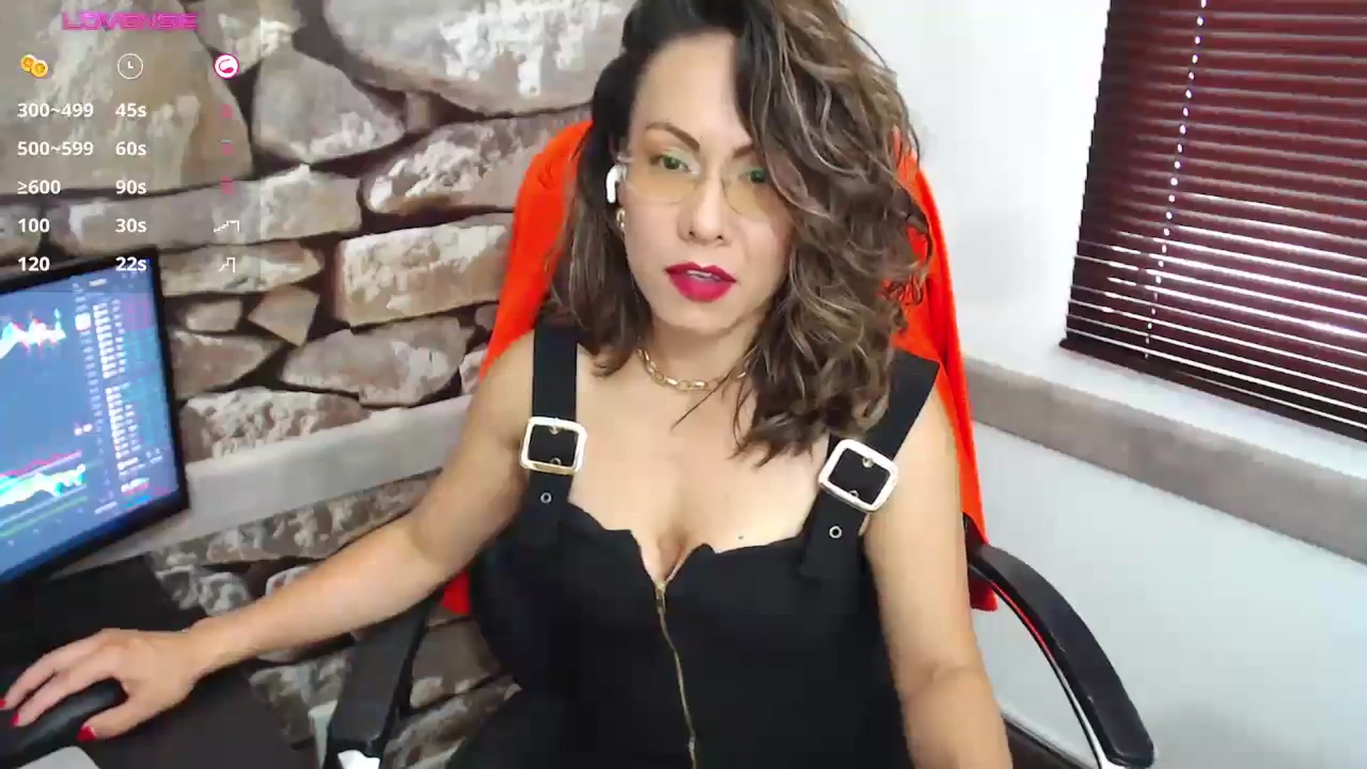 Gallery image thumbnail from office_secret's myfreecams stream on, 10/01/2024, 19:41 image 18 of 20