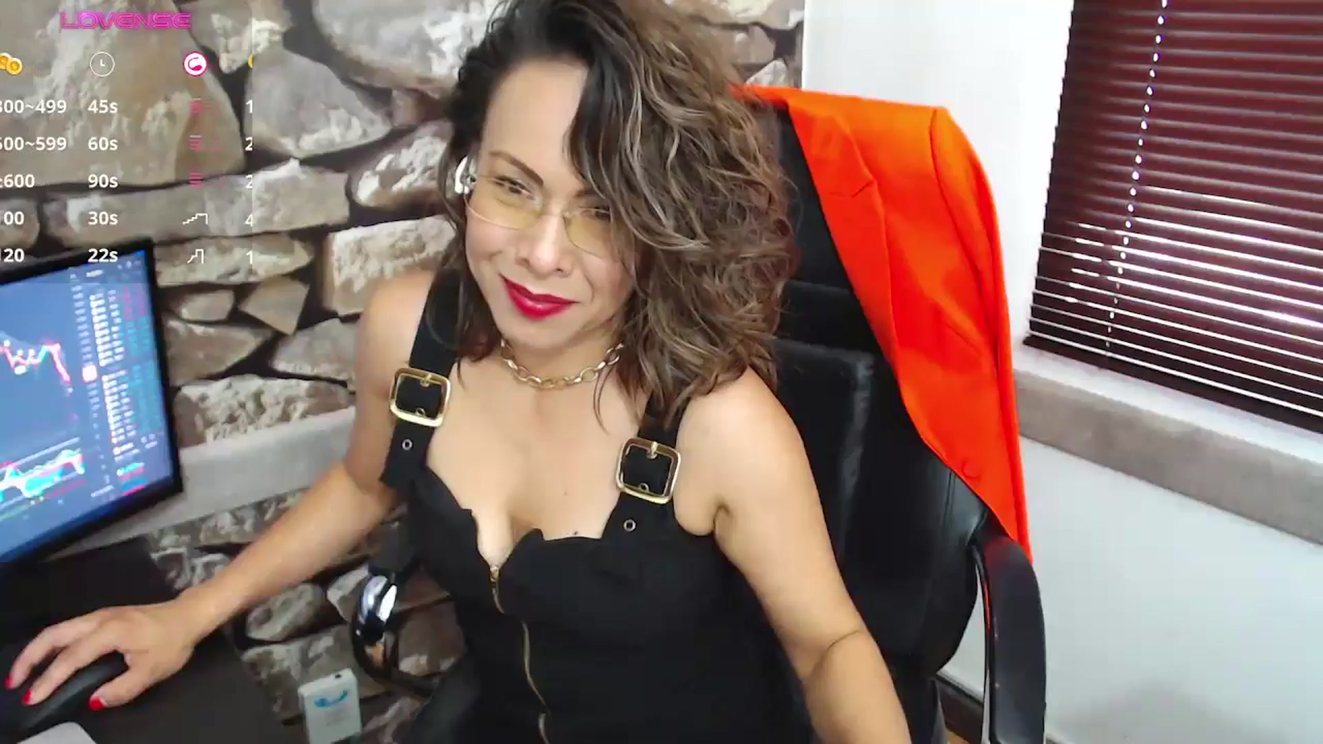 Gallery image thumbnail from office_secret's myfreecams stream on, 10/01/2024, 19:41 image 19 of 20
