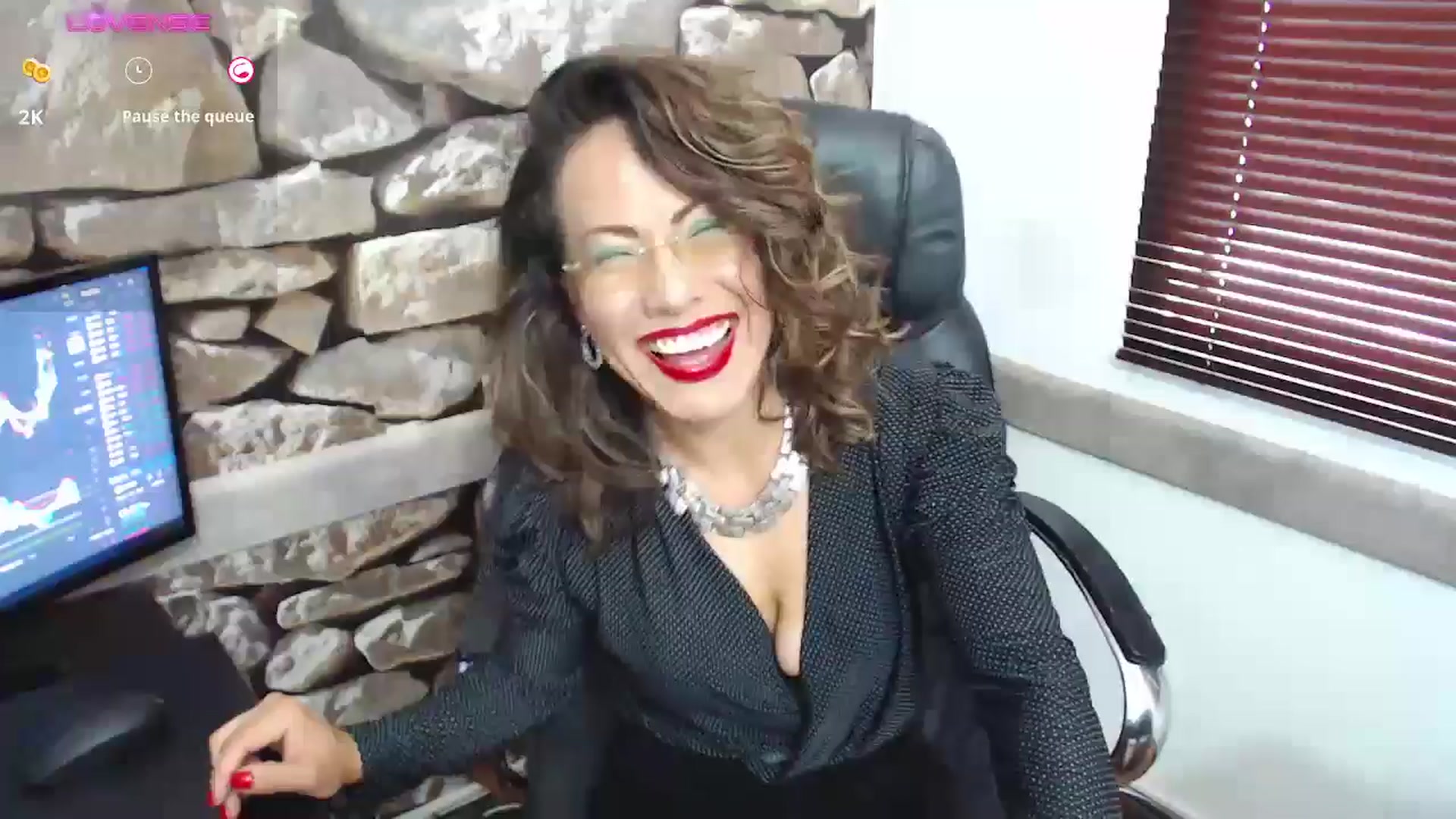 Gallery image thumbnail from office_secret's myfreecams stream on, 10/07/2024, 19:31 image 13 of 20