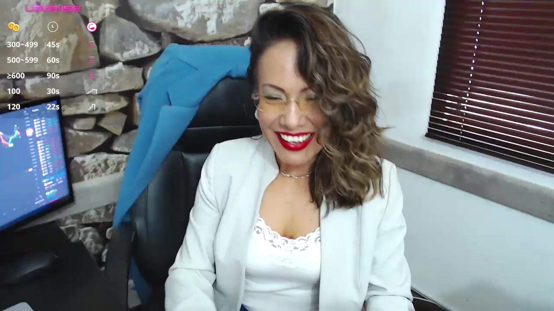 Gallery image thumbnail from office_secret's myfreecams stream on, 10/08/2024, 17:25 image 4 of 20